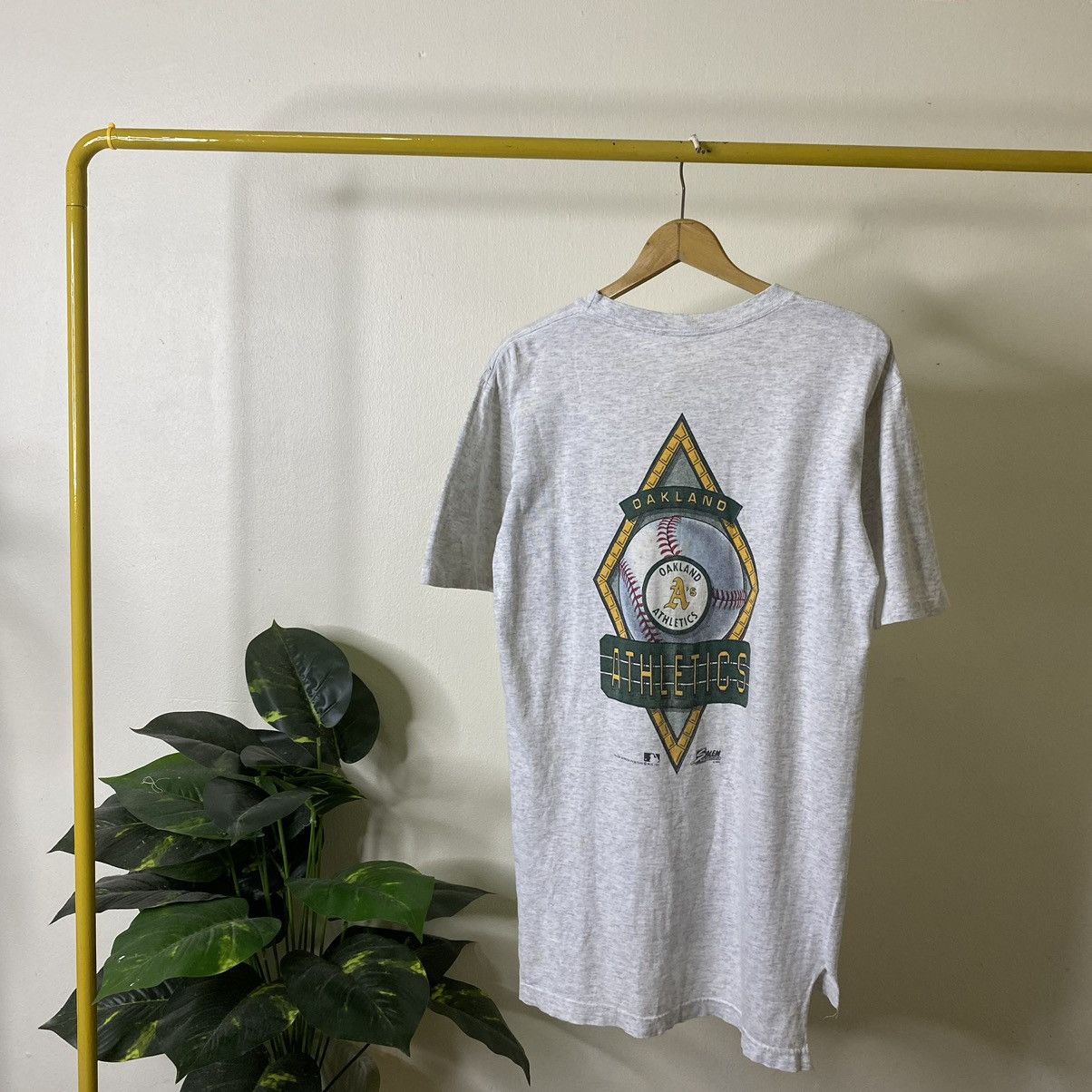 Salem Sportswear Vintage 1997 Salem Sportswear Oakland Athletics MLB T Shirt Size US M / EU 48-50 / 2 - 1 Thumbnail