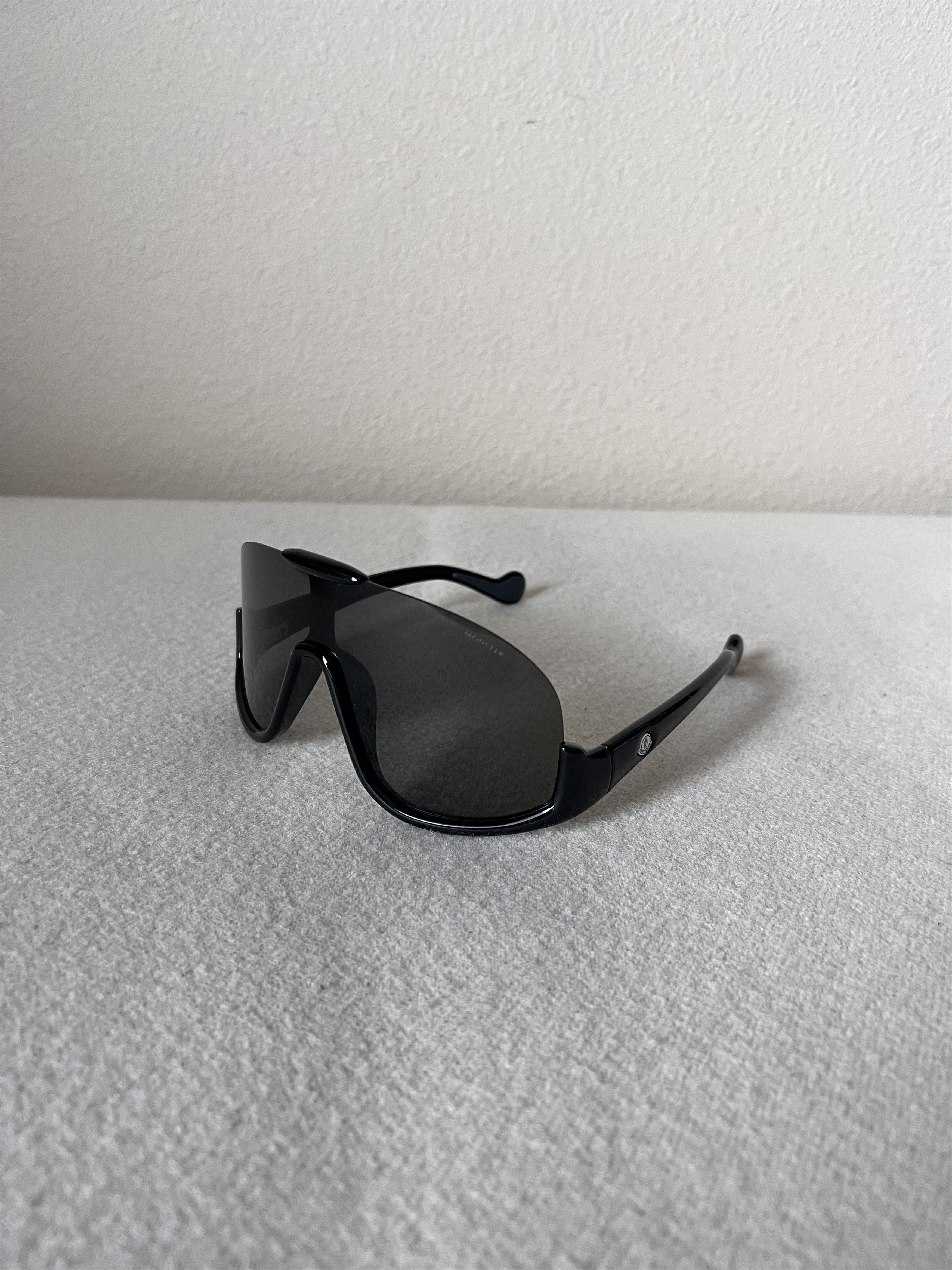 Moncler Moncler Shield Frame Visseur Sunglasses in Black ML0230 Size ONE SIZE - 1 Thumbnail