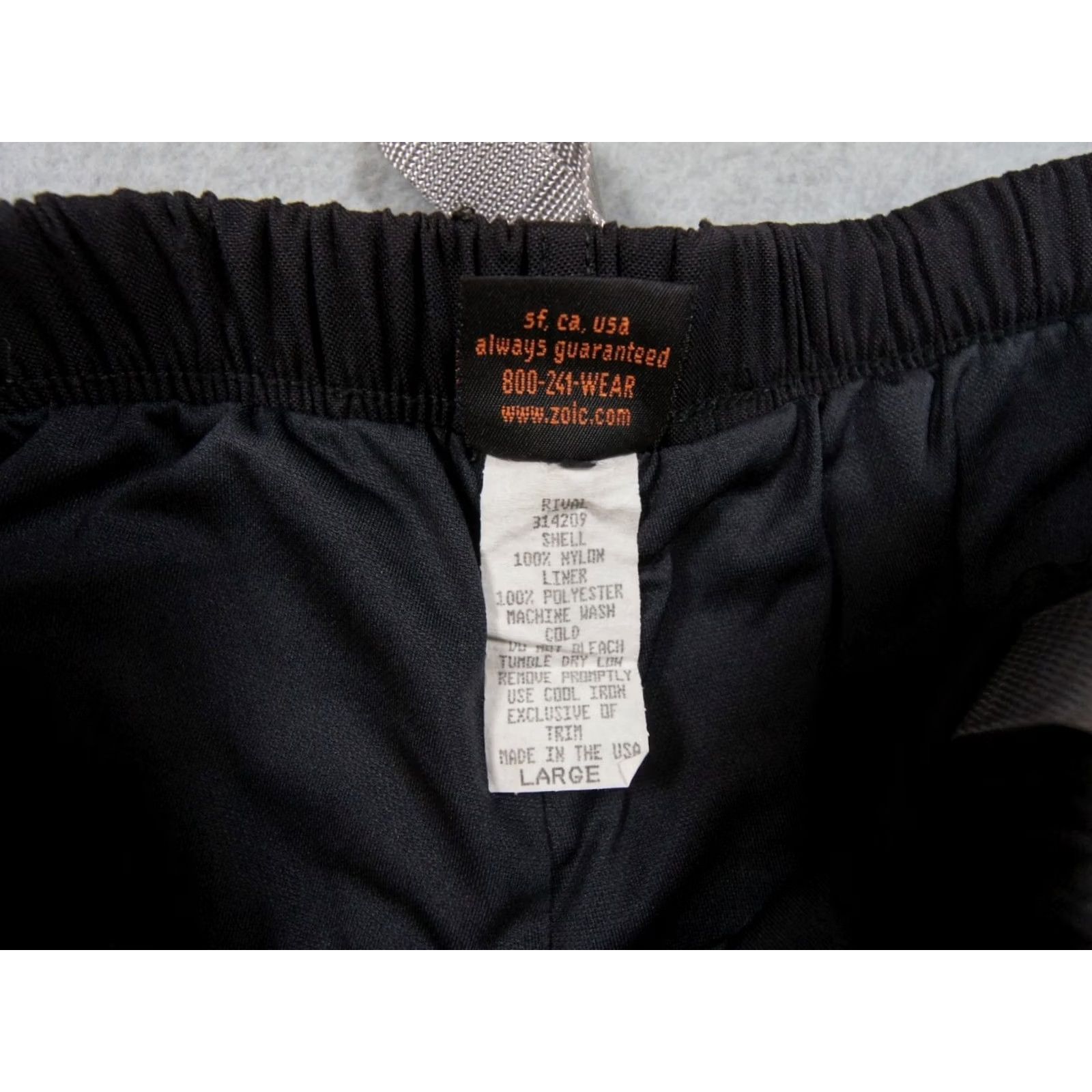 Vintage VINTAGE Zoic Shorts Mens Large Black Cargo Pockets Cycling Padded Lined Belted Size US 33 - 6 Thumbnail