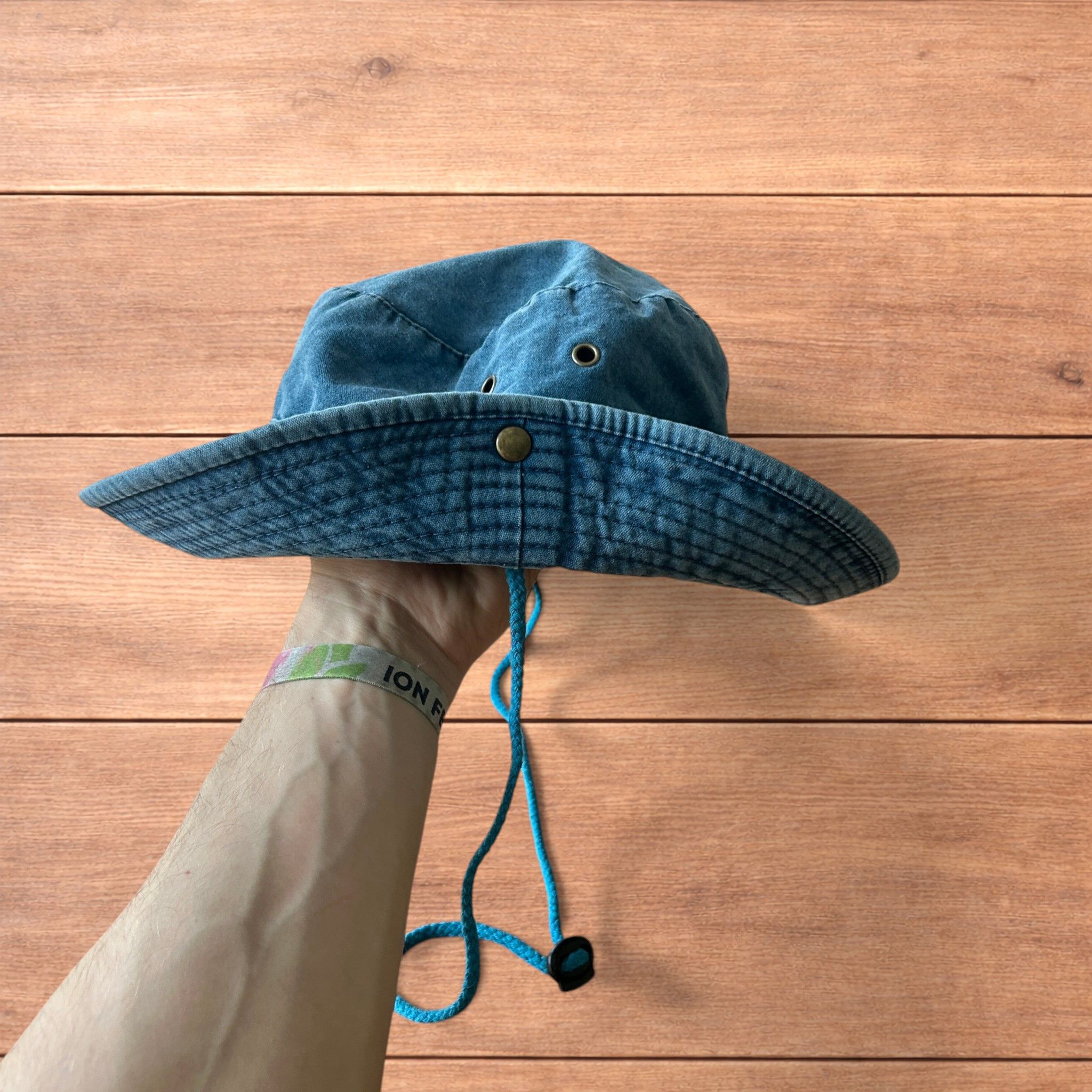 Japanese Brand Vintage style denim fishermans boonie hat in mid blue. Size ONE SIZE - 5 Thumbnail