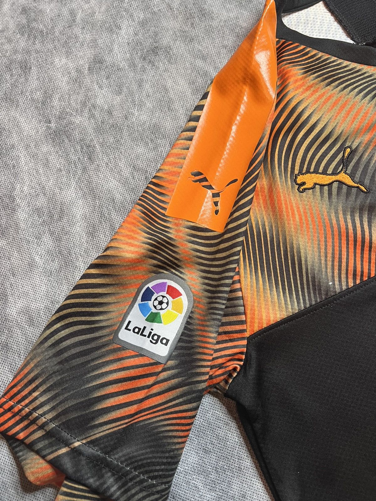Puma Puma Valencia Football Vintage Rare T-Shirt Size US XL / EU 56 / 4 - 5 Thumbnail