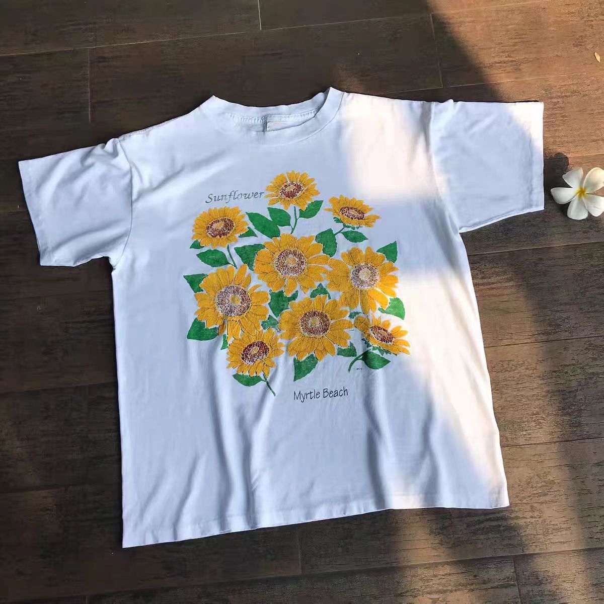 Vintage White casual retro sunflower print cotton t-shirt Size US M / EU 48-50 / 2 - 1 Thumbnail