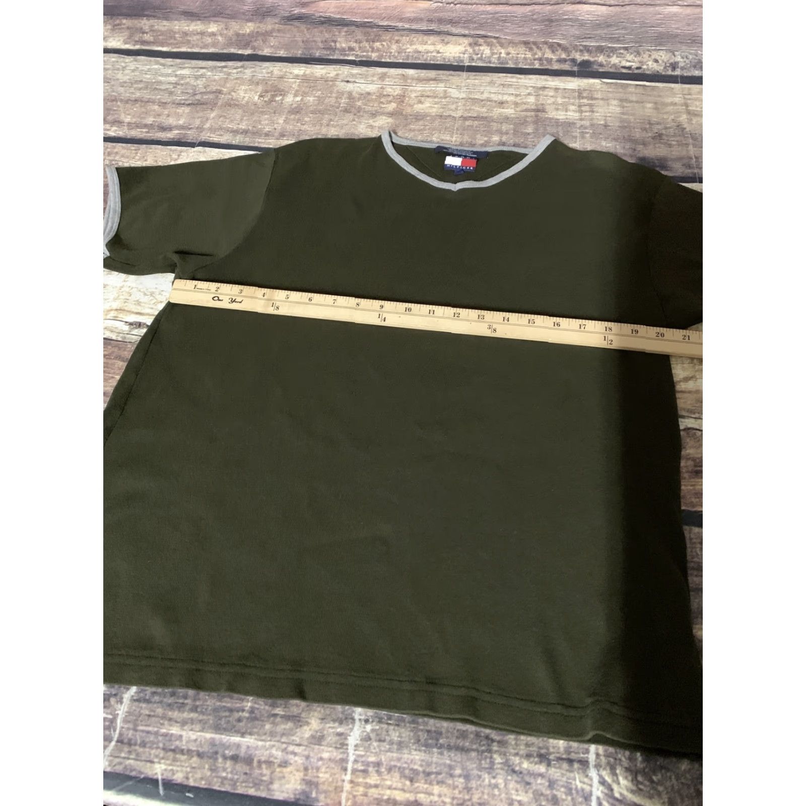 Tommy Hilfiger VINTAGE Tommy Hilfiger Men’s T-Shirt Green V-Neck Large Hunter Year 2000 Mens Short Sleeve Size US L / EU 52-54 / 3 - 6 Thumbnail