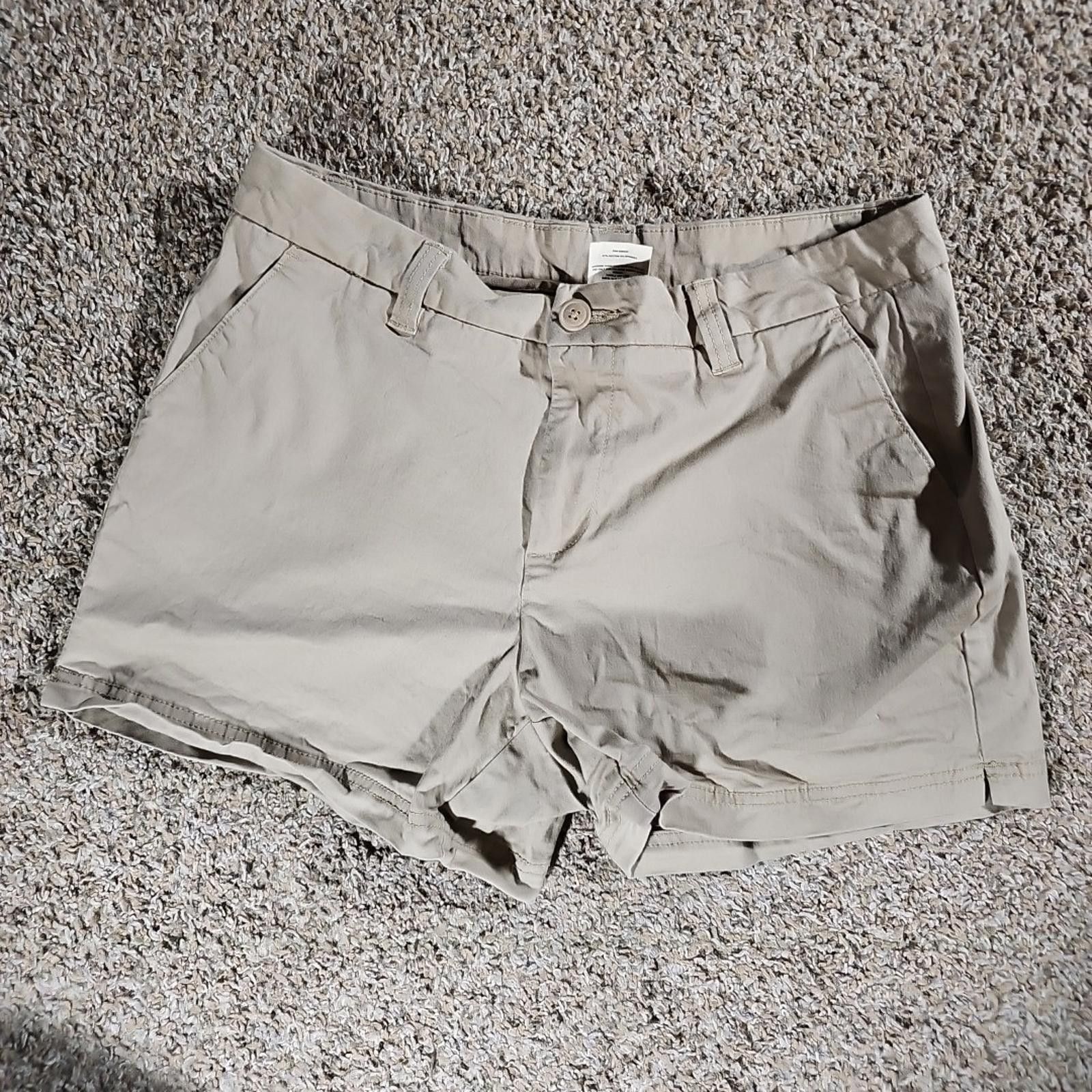 Other Magellan Outdoors Bermuda Shorts Women's Sz 10 Tan Size 32" / US 10 / IT 46 - 1 Thumbnail