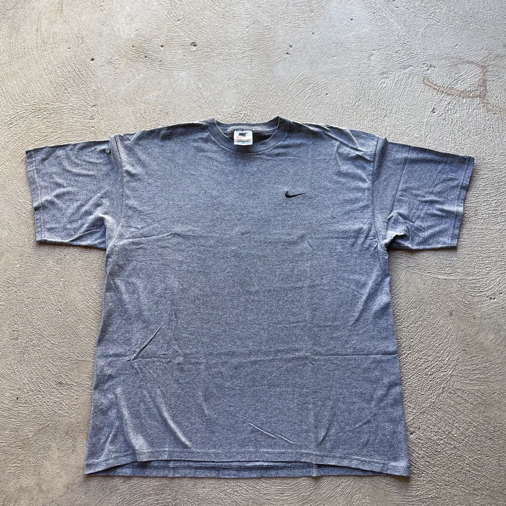 Nike VINTAGE Nike Shirt Mens XL Gray Short Sleeve Crew Neck Swoosh Logo Basic Stretch 90s USA T-Shirt Size US XL / EU 56 / 4 - 2 Thumbnail