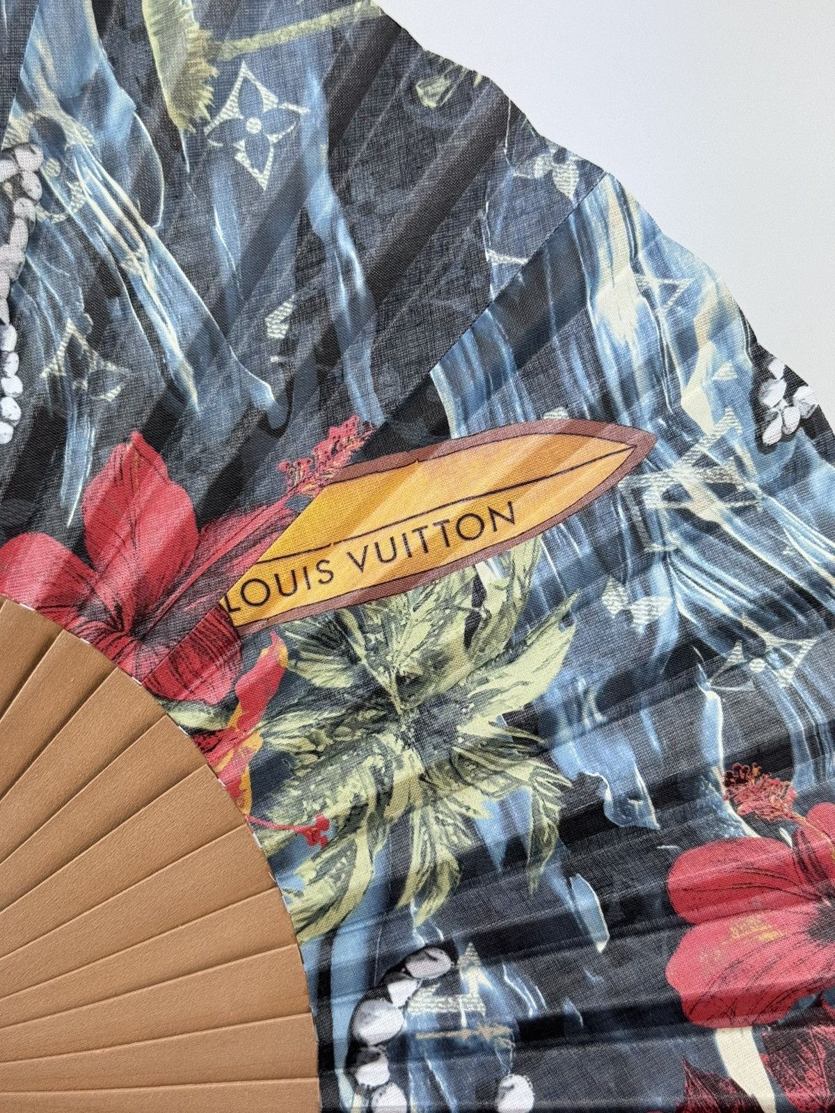 Louis Vuitton PHARRELL WILLIAMS MONOGRAM RESORT PRINT FOLDING HAND FAN Size ONE SIZE - 3 Thumbnail