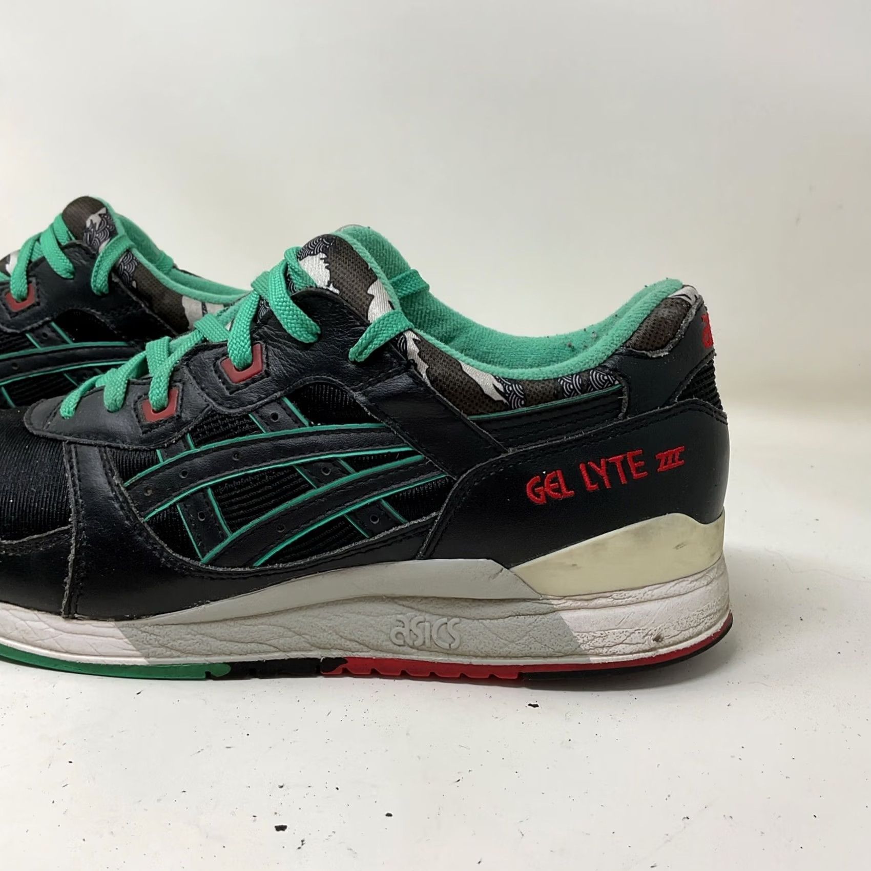 Asics ASICS GEL-Lyte III Future Camo Sneaker Men 10.5 Black Multi-Color Cracking Scuffing Size US 11 / EU 44 - 3 Thumbnail