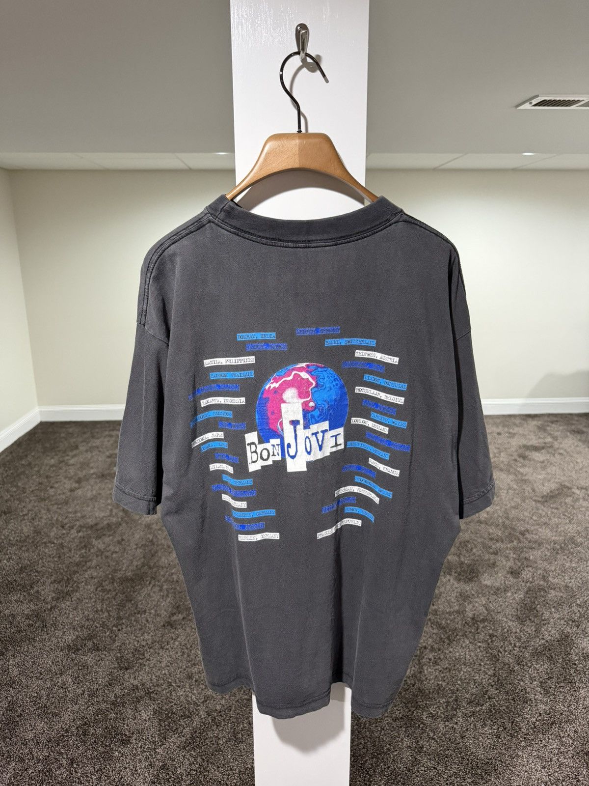 Vintage Vintage Bon Jovi 1995 World Tour Faded Band Tee Size US XL / EU 56 / 4 - 2 Thumbnail