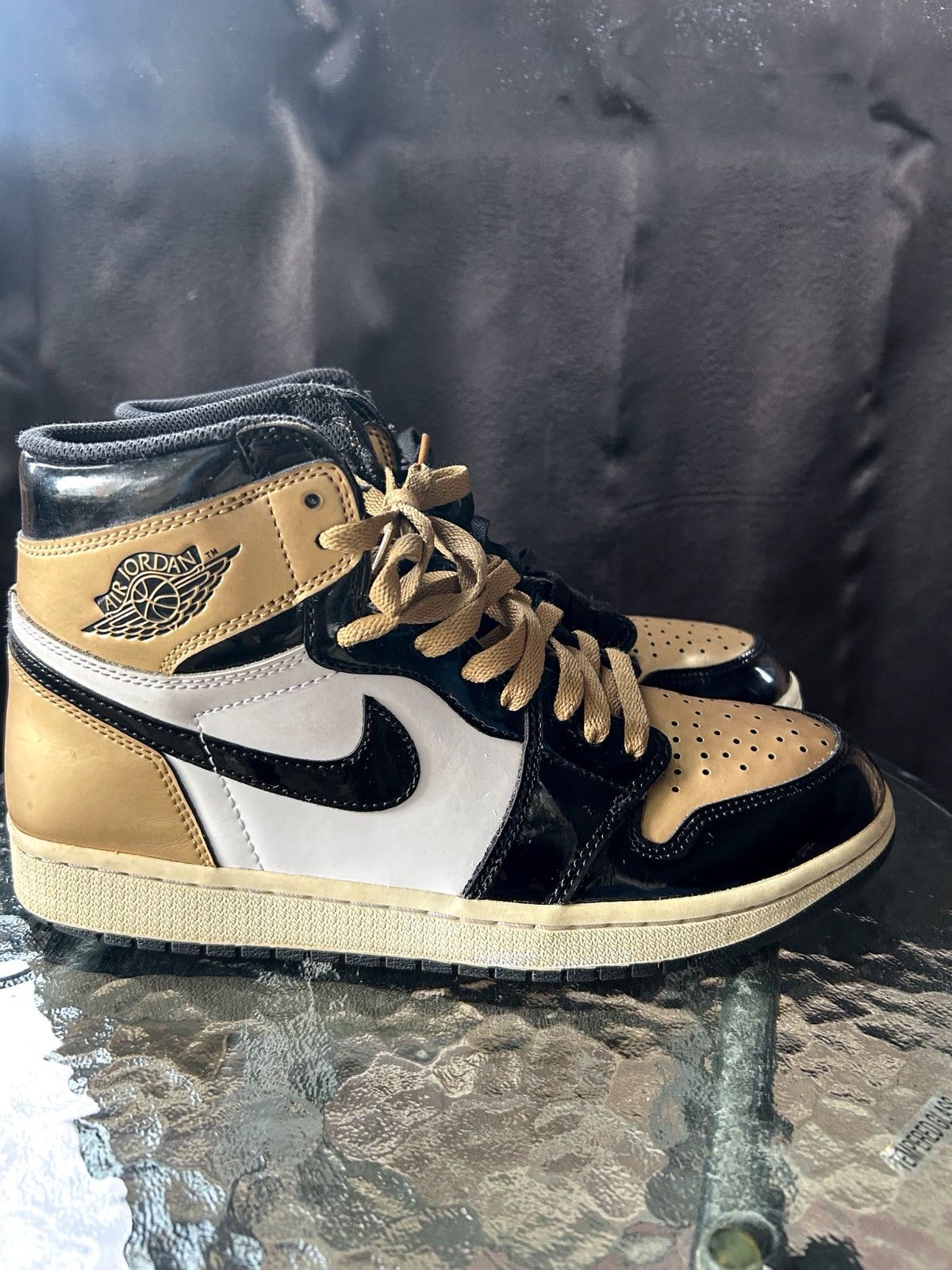 Jordan Brand 2018 Jordan 1 Gold Toe Size US 9.5 / EU 42-43 - 3 Thumbnail