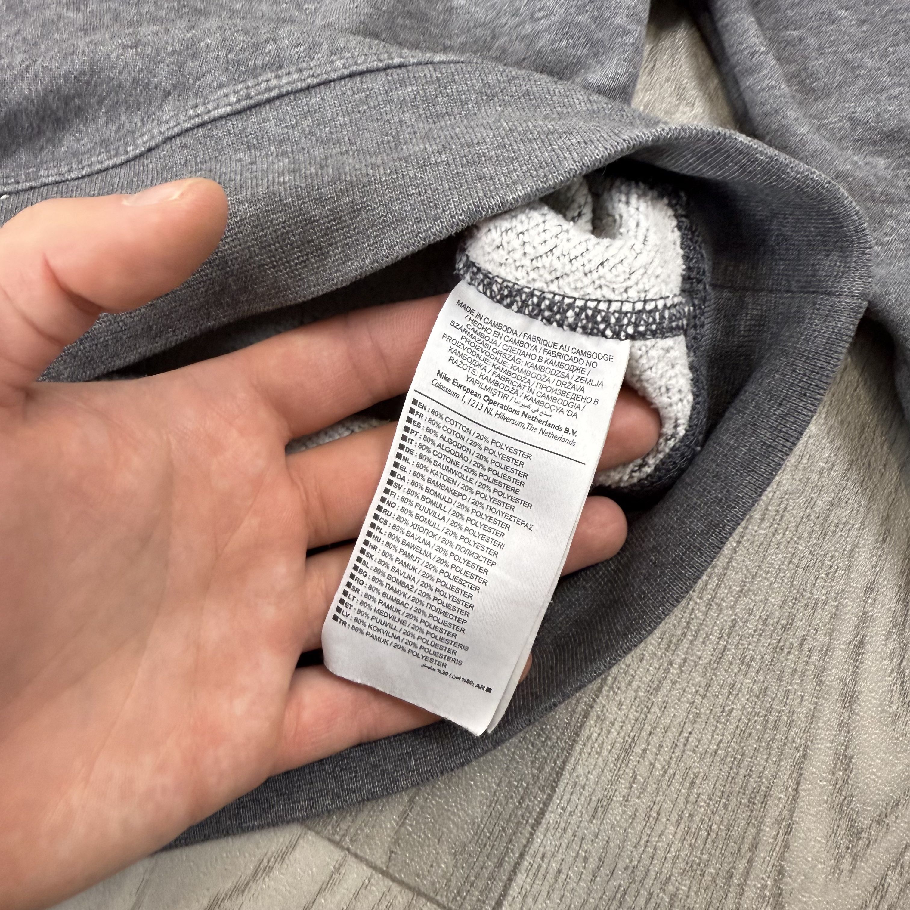 Nike Vintage Nike 90s Small Swoosh Grey Crewneck Sweatshirt Size US M / EU 48-50 / 2 - 7 Thumbnail