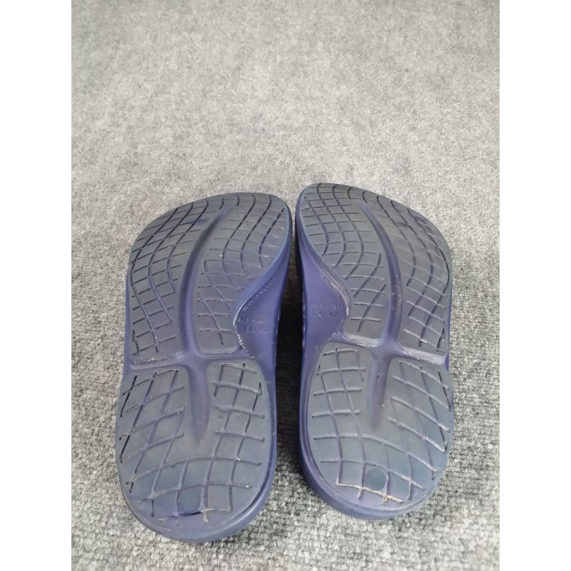 OOF Wear Oofos Original Sport Recovery Flip Flop Sandals Comfort Navy Size US 9 / EU 42 - 5 Thumbnail