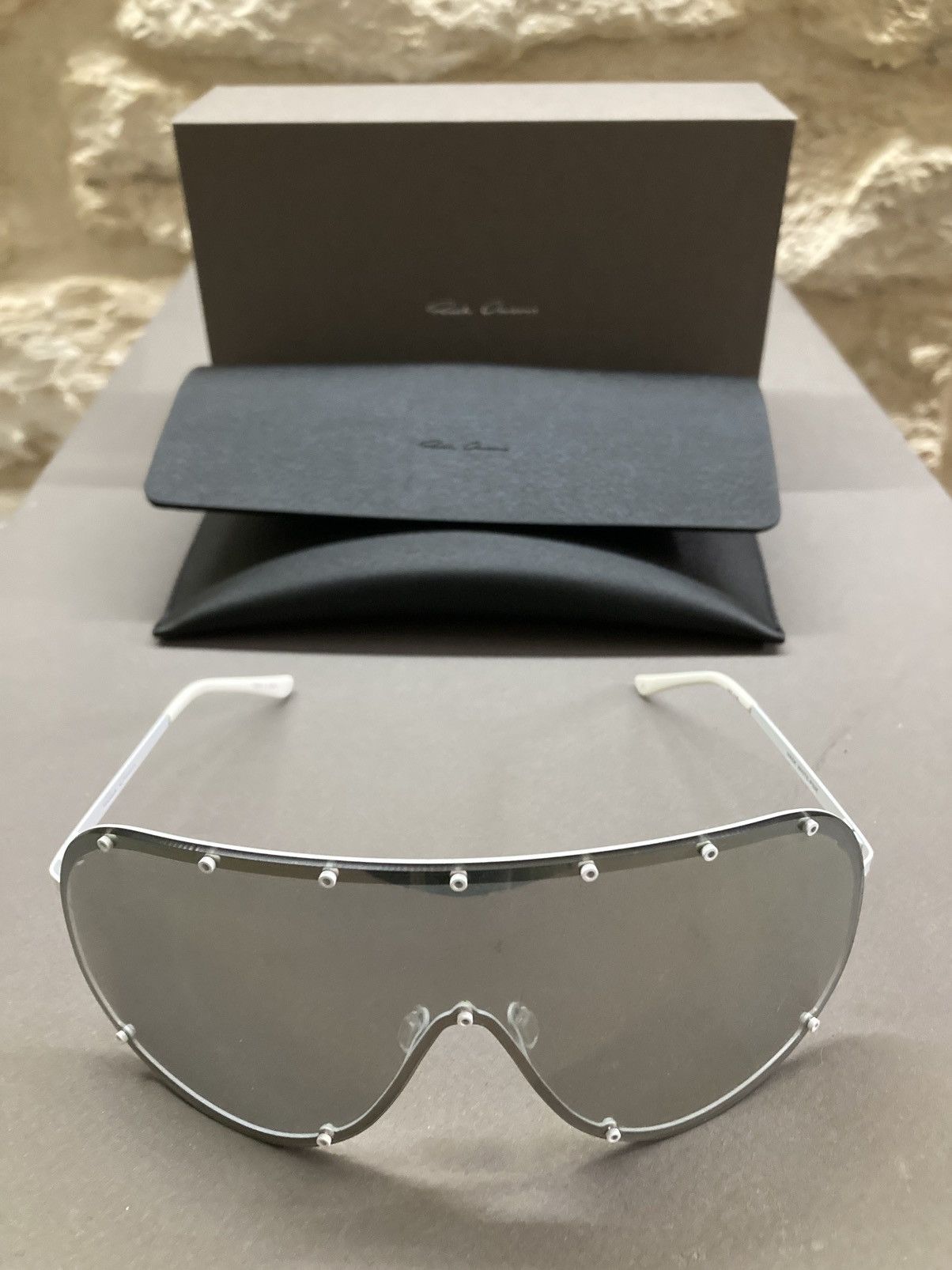 Rick Owens NEVER WORN / Rick Owens Shield Sunglasses in White Size ONE SIZE - 1 Thumbnail