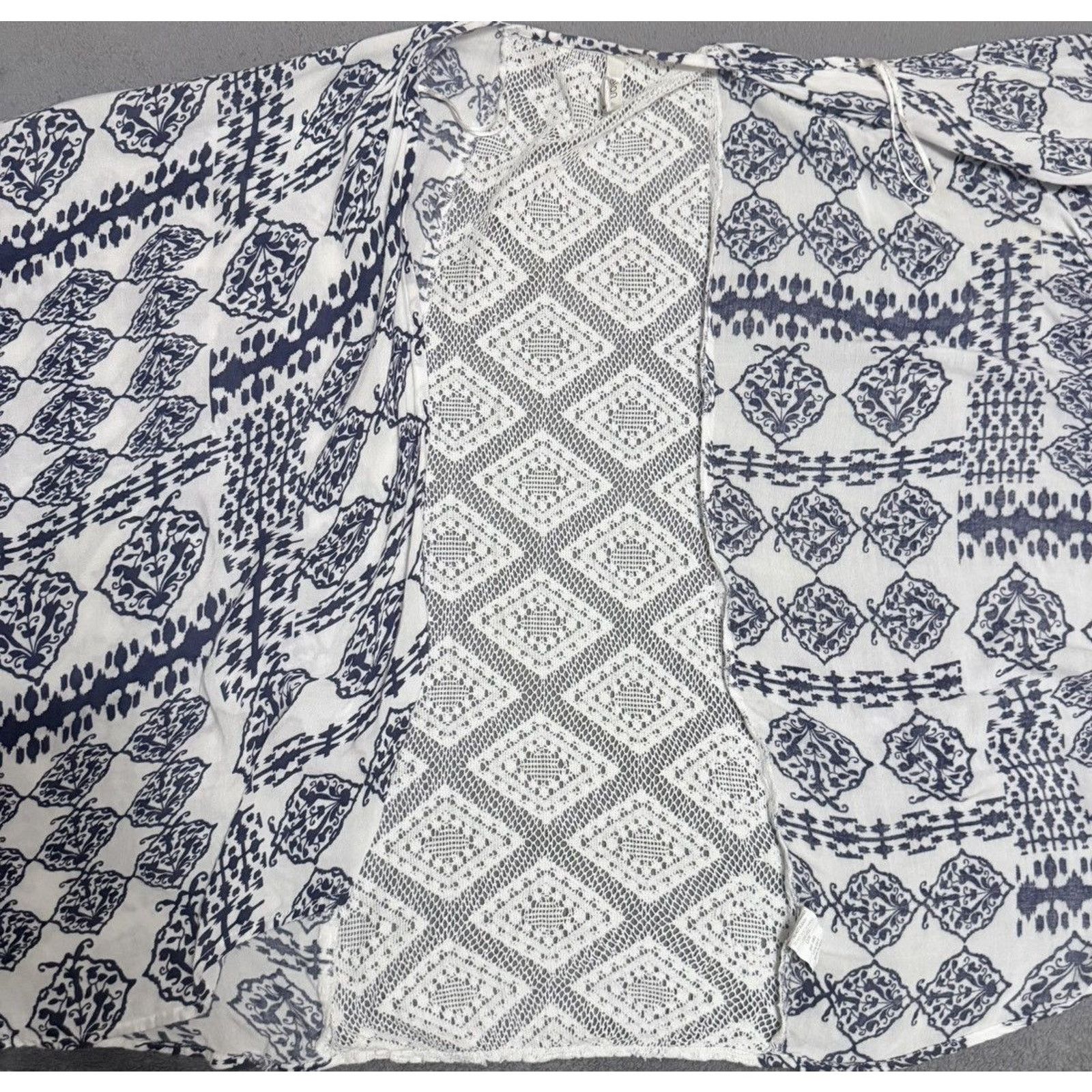 ELAN White kimono jacket with lace panel and navy pattern Size ONE SIZE - 13 Thumbnail