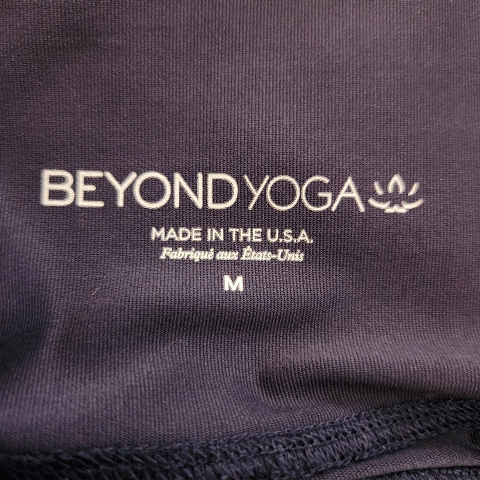 Beyond Yoga Beyond Yoga Daisy Shimmer Midi Leggings Medium Size 28" / US 6 / IT 42 - 10 Thumbnail