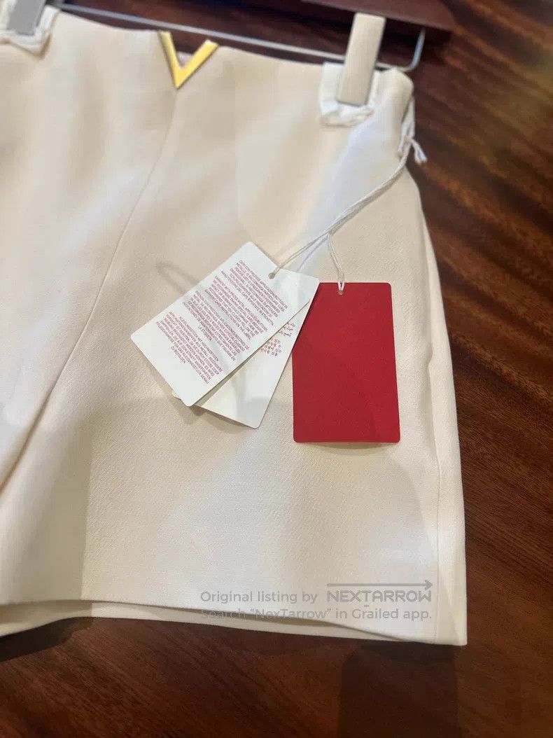 Valentino Valentino White shorts, V-shaped metal logo Size 37" - 4 Thumbnail