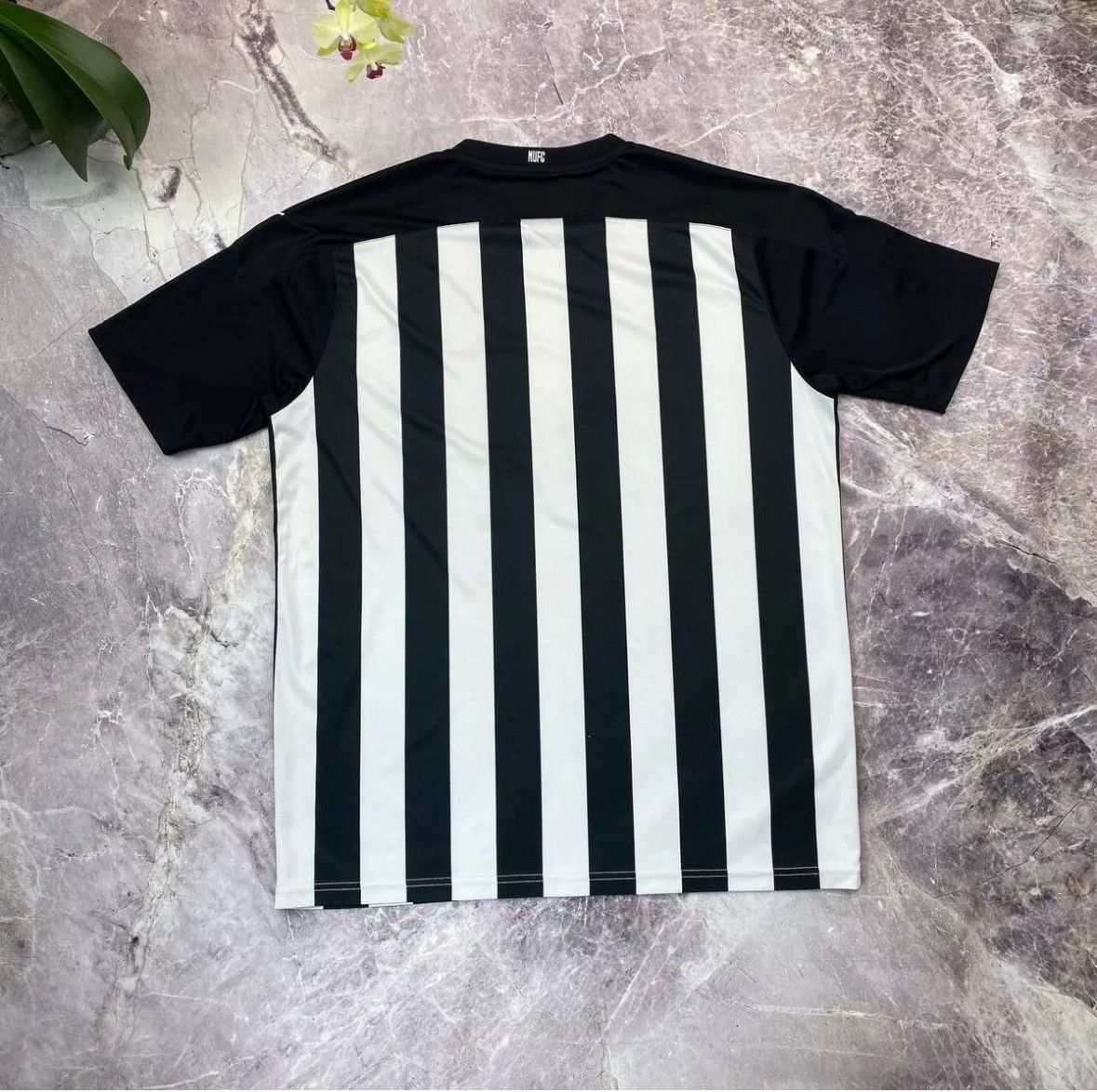 Puma NEWCASTLE UNITED 2017/2018 HOME FOOTBALL SHIRT PUMA JERSEY Size US XL / EU 56 / 4 - 8 Thumbnail
