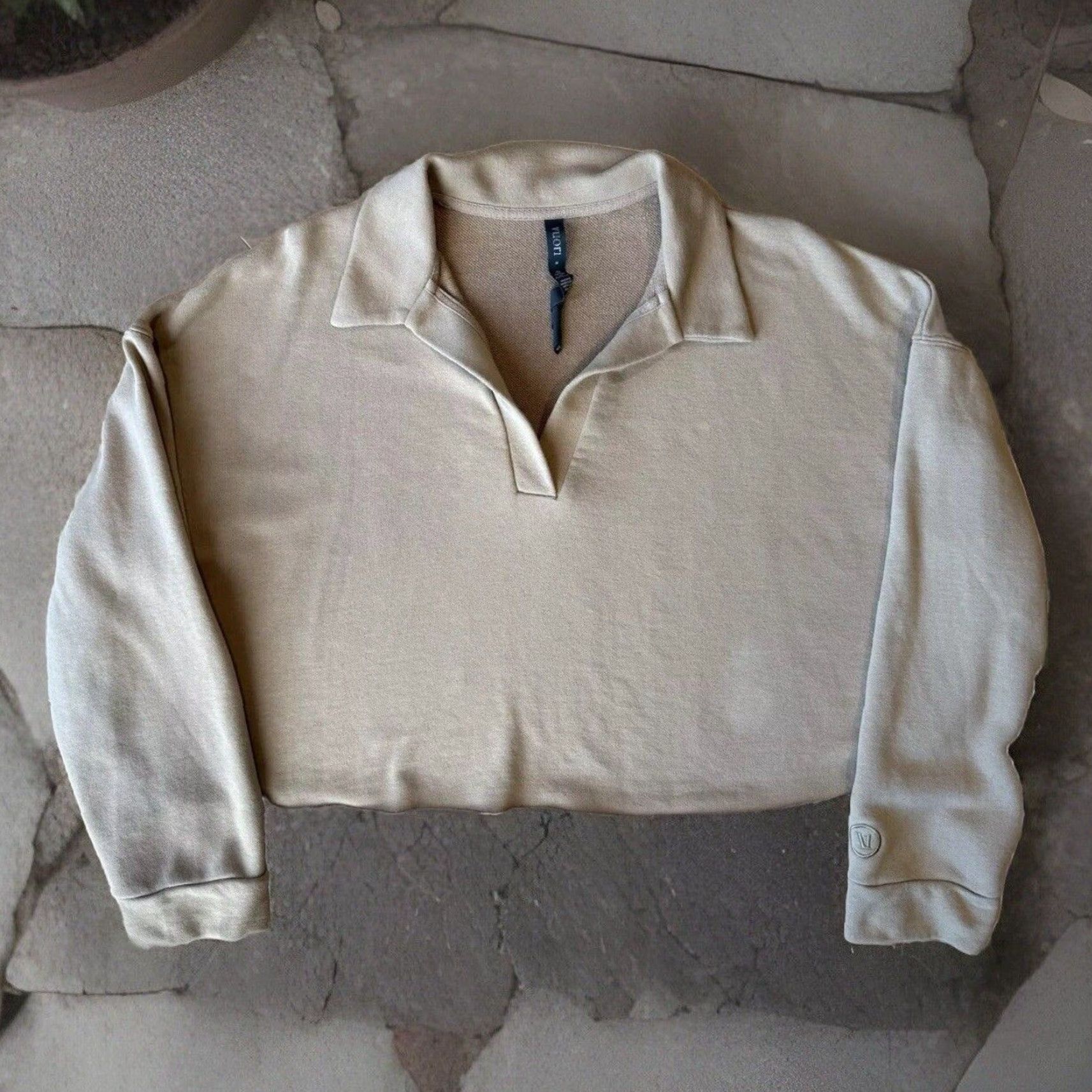 Vuori Vuori Polo Sweatshirt M Sedona Tan Fleece Pullover Cropped Yoga Athleisure Shirt Hooded Long Sleeve Casual All Seasons Size M / US 6-8 / IT 42-44 - 2 Thumbnail