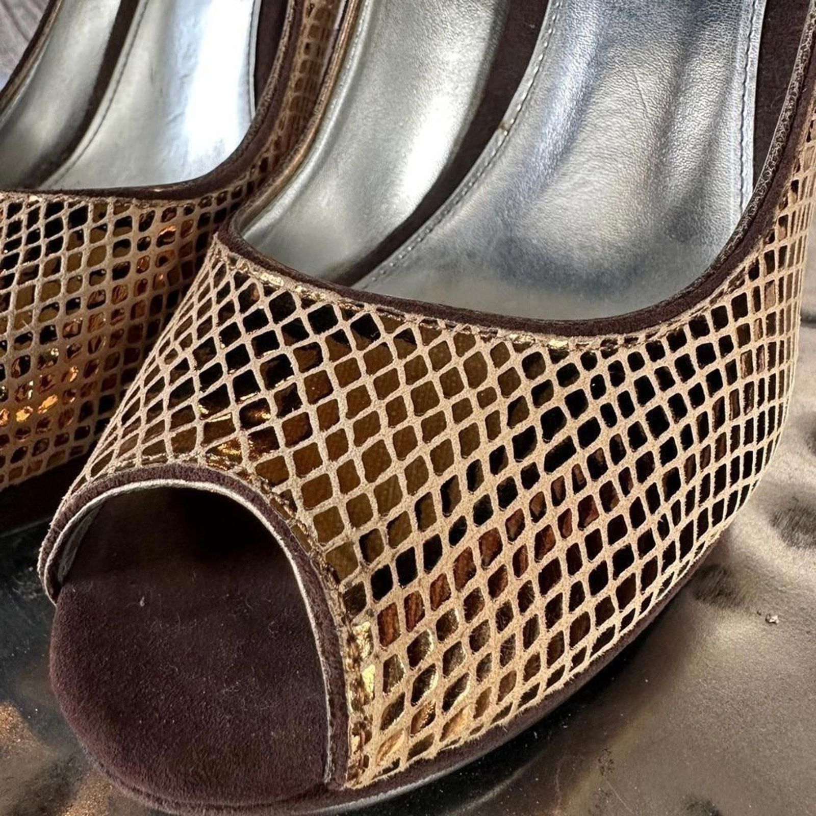 Calvin Klein Calvin Klein Gold Mesh Peep-Toe Pump Heels Size US 7.5 / IT 37.5 - 5 Thumbnail