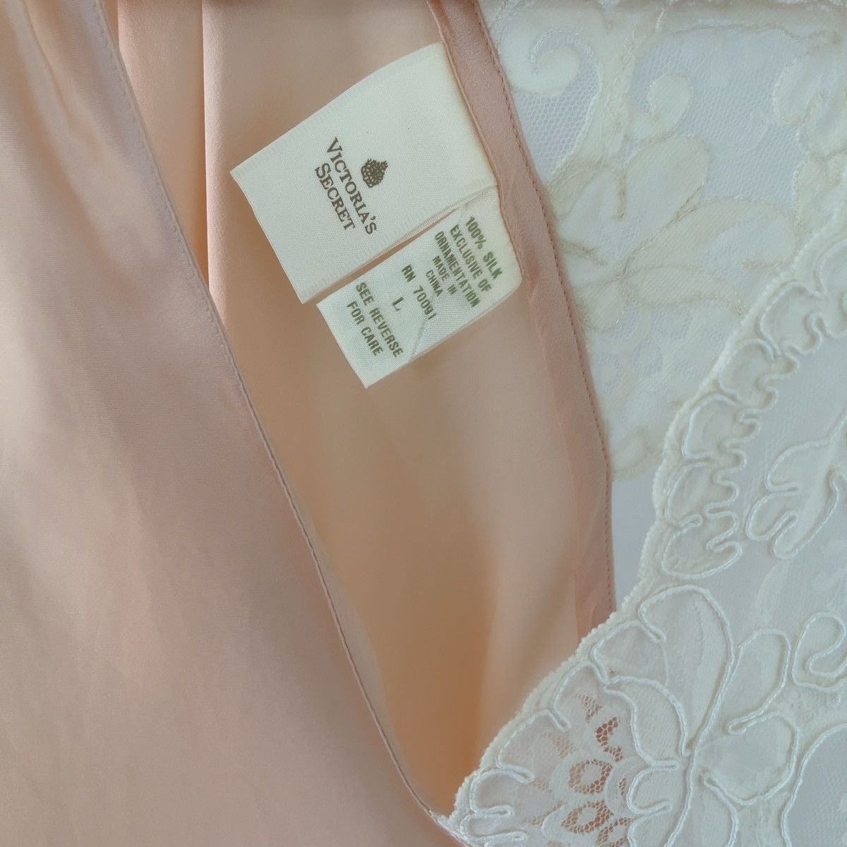 Victoria's Secret Victoria’s Secret 1990s Peach Silk & Lace Slip Gown (S–M) Size M / US 6-8 / IT 42-44 - 15 Thumbnail