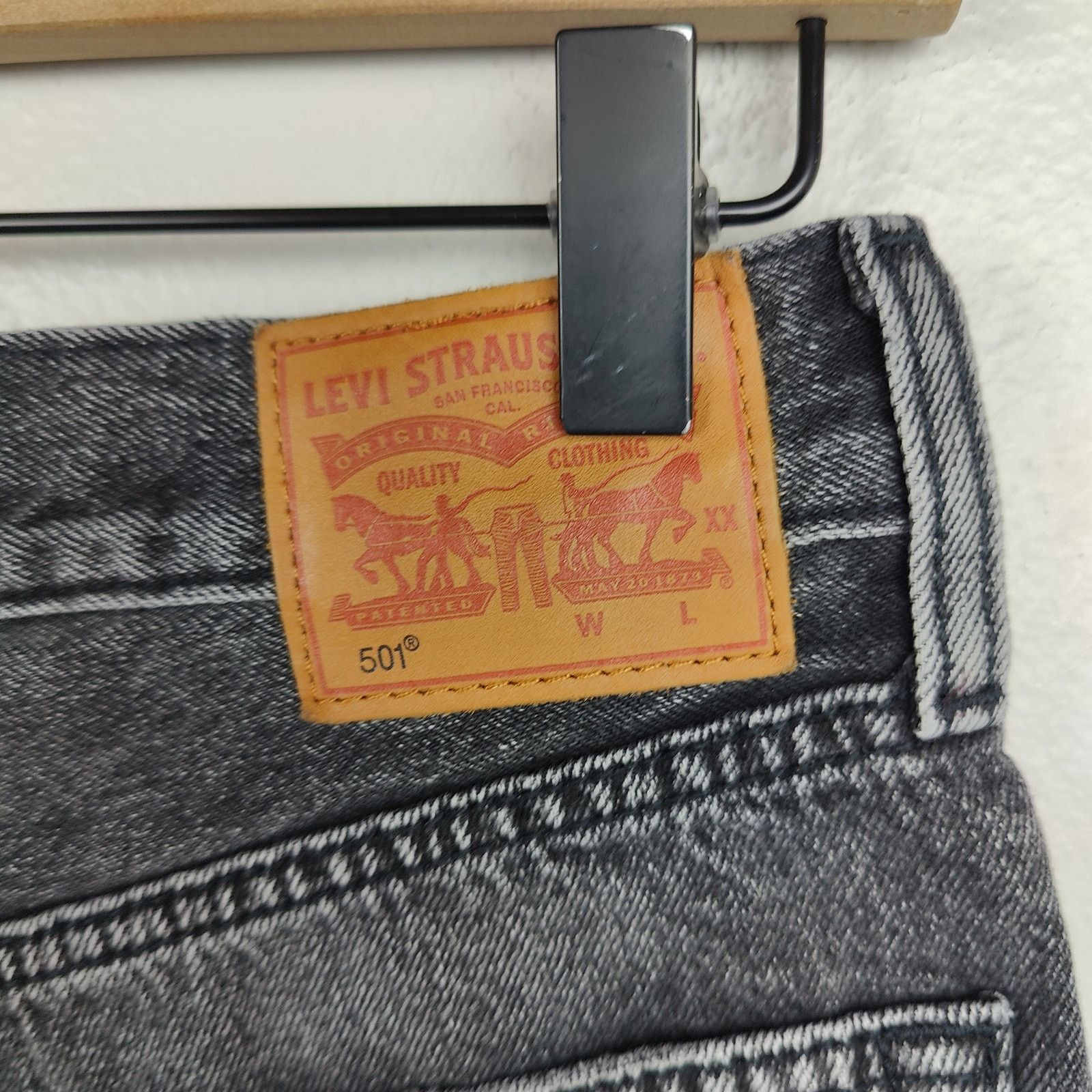 Levi's Levi's 501 Denim Shorts Womens 27 Trashed Black Button Fly Size 27" / US 4 / IT 40 - 5 Thumbnail