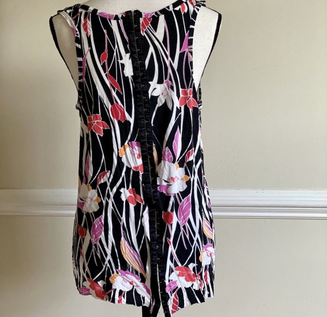 Urban Outfitters URBAN OUTFITTERS FLORAL TANK TOP W/ HOOK & EYE CLOSURE BACK Size M / US 6-8 / IT 42-44 - 6 Thumbnail