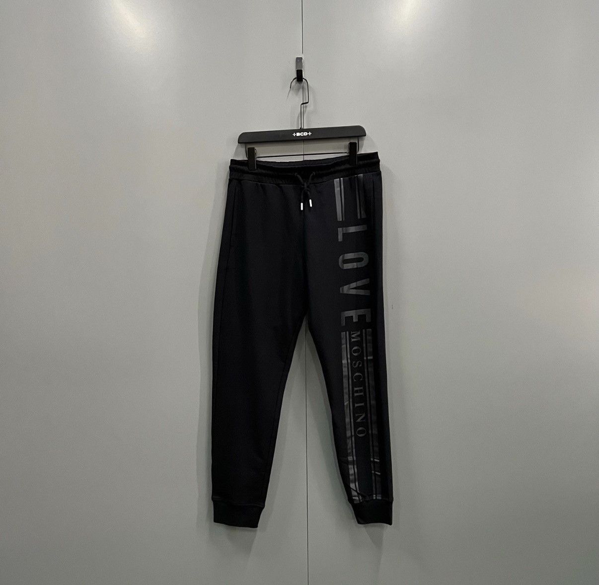 Moschino MOSCHINO Printed Logo Sweatpants J41 Size US 34 / EU 50 - 1 Thumbnail