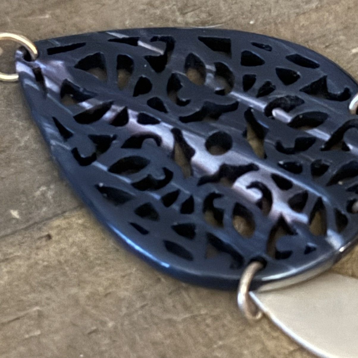 Other Black and gold filigree teardrop dangle earrings Size ONE SIZE - 4 Thumbnail