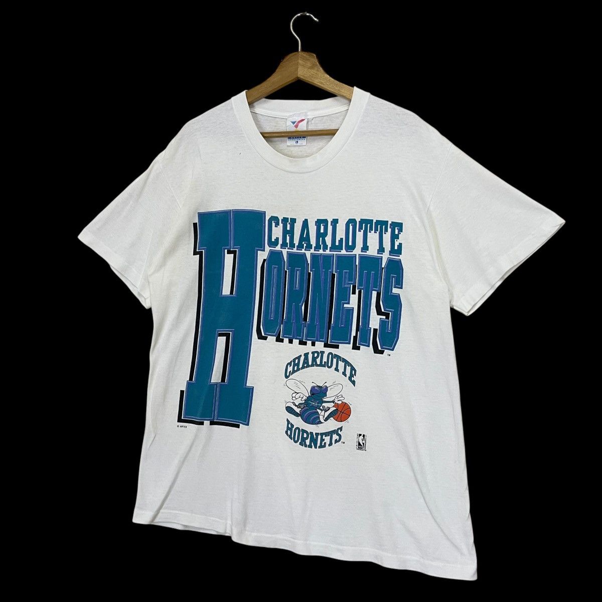 NBA × Vintage Vintage 90s Charlotte Hornets Big Logo Shortsleeve Tee Size US L / EU 52-54 / 3 - 3 Thumbnail