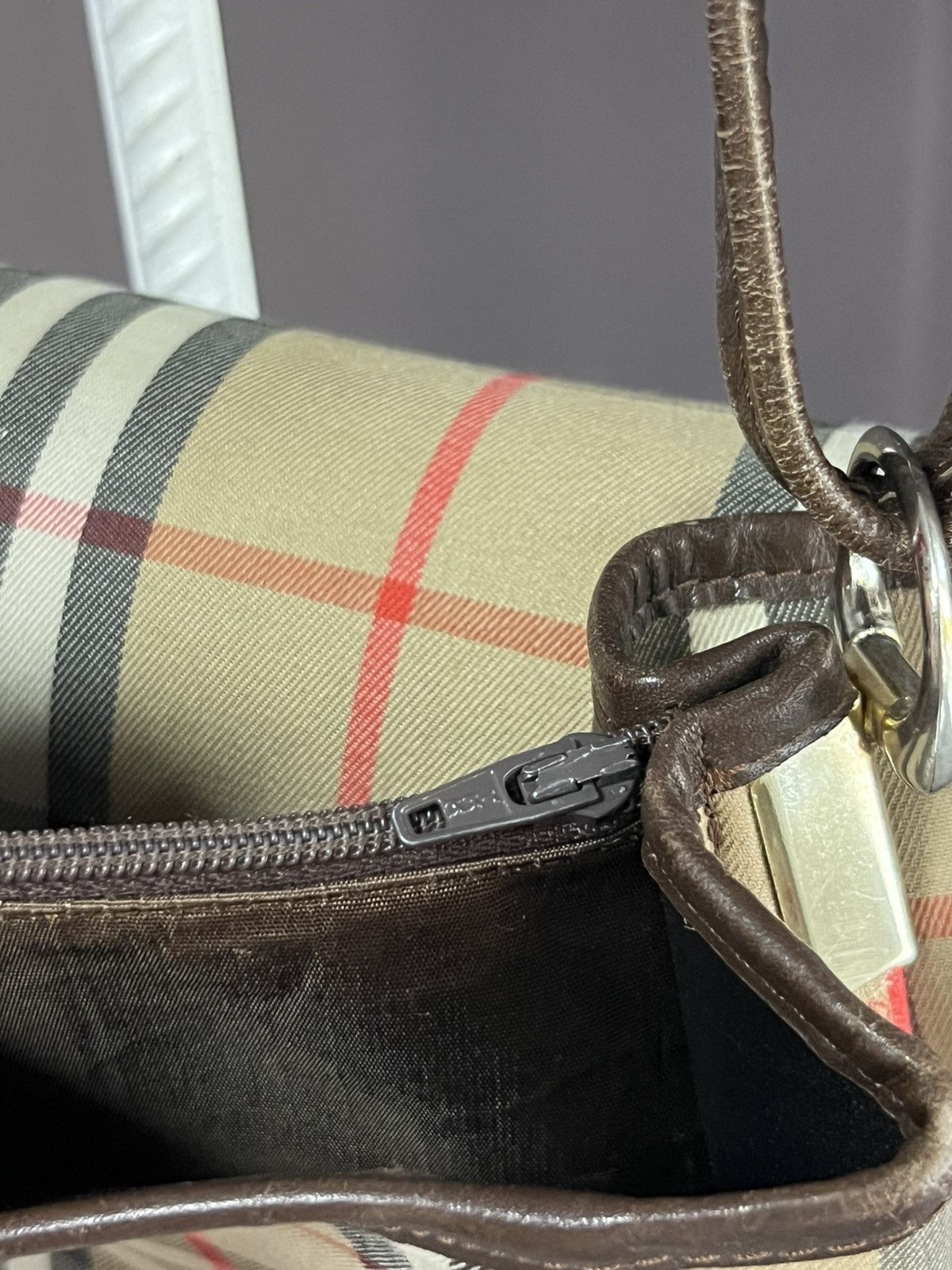 Burberry Vintage Burberry Leather Bag Made in England Size ONE SIZE - 11 Thumbnail