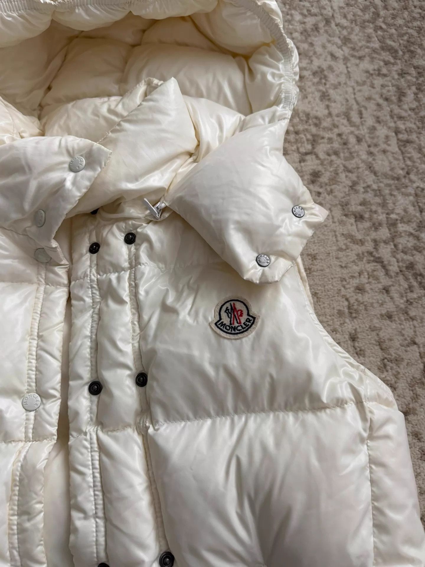 Moncler Moncler White Puffer Vest Size 2 Like New Size XS / US 0-2 / IT 36-38 - 2 Thumbnail
