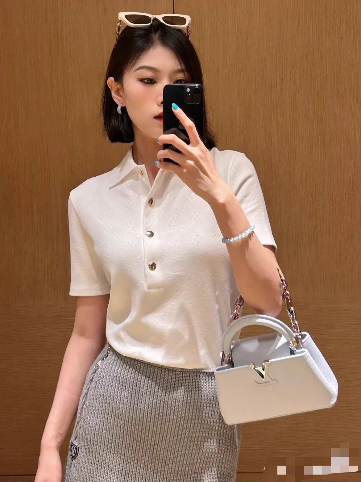 Louis Vuitton LV Women's Short Polo Vertical Buttons Slim Size S / US 4 / IT 40 - 7 Thumbnail