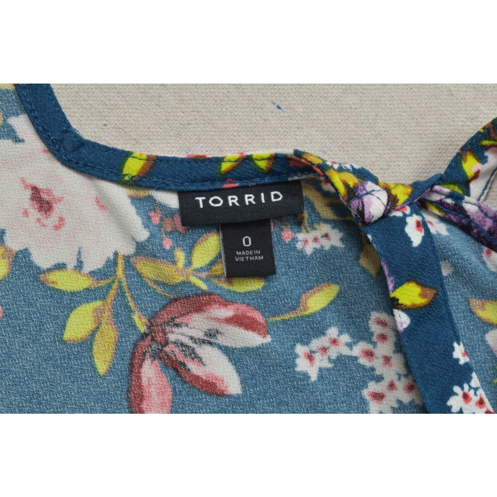 Torrid Torrid Blouse Blue Floral Cold Shoulder V-Neck Long Sleeve Top Women Plus Size 0 Size XS / US 0-2 / IT 36-38 - 6 Thumbnail