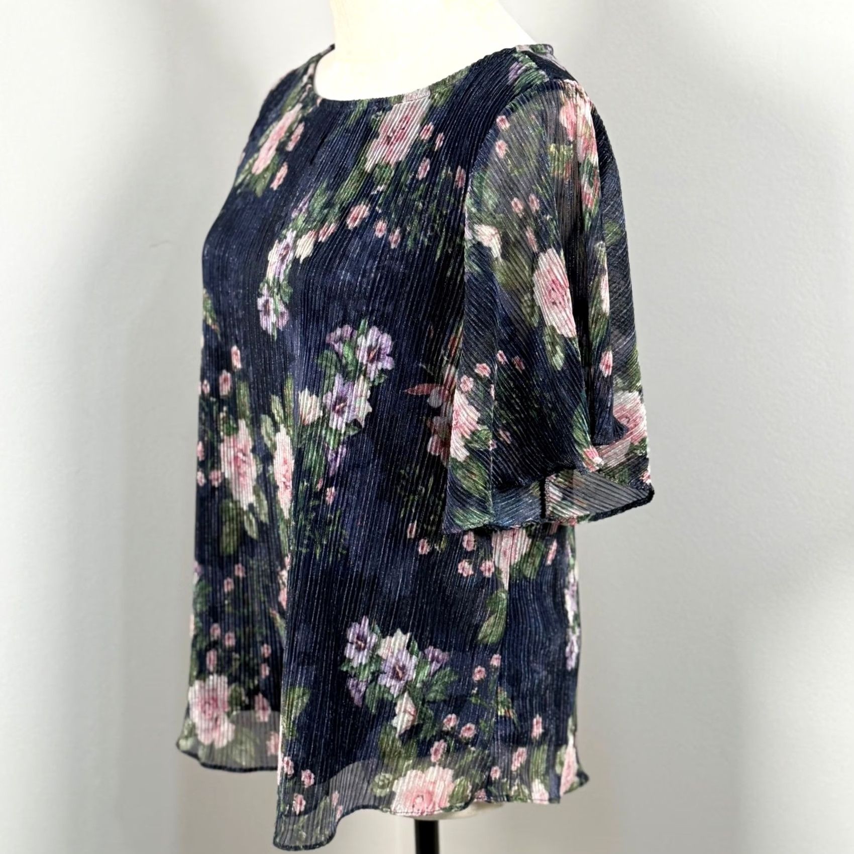 Adrianna Papell Adrianna Papell Blouse S Flutter Sleeve Crew Neck Pleated Floral Shimmer Navy Multicolor Top Size S / US 4 / IT 40 - 2 Thumbnail