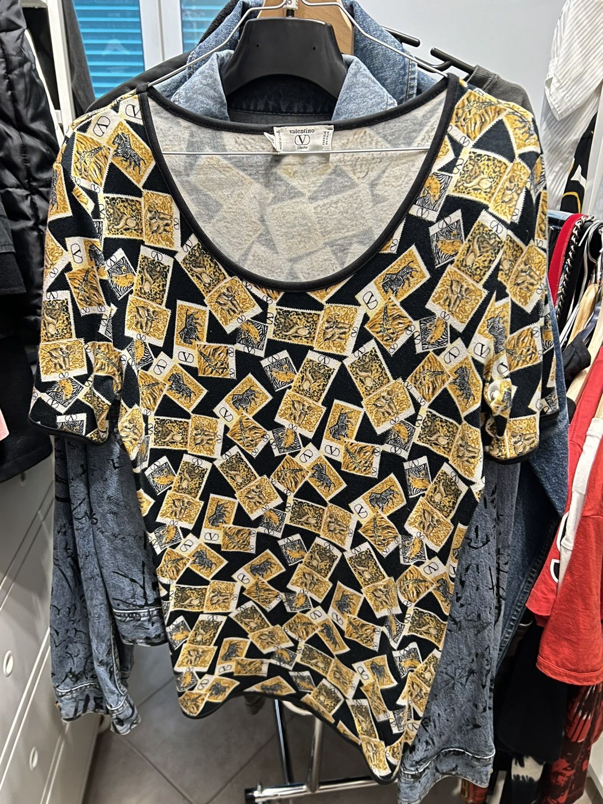 Valentino Valentino 90’s souvenir tee animals wide neck yellow black Size L / US 10 / IT 46 - 2 Thumbnail