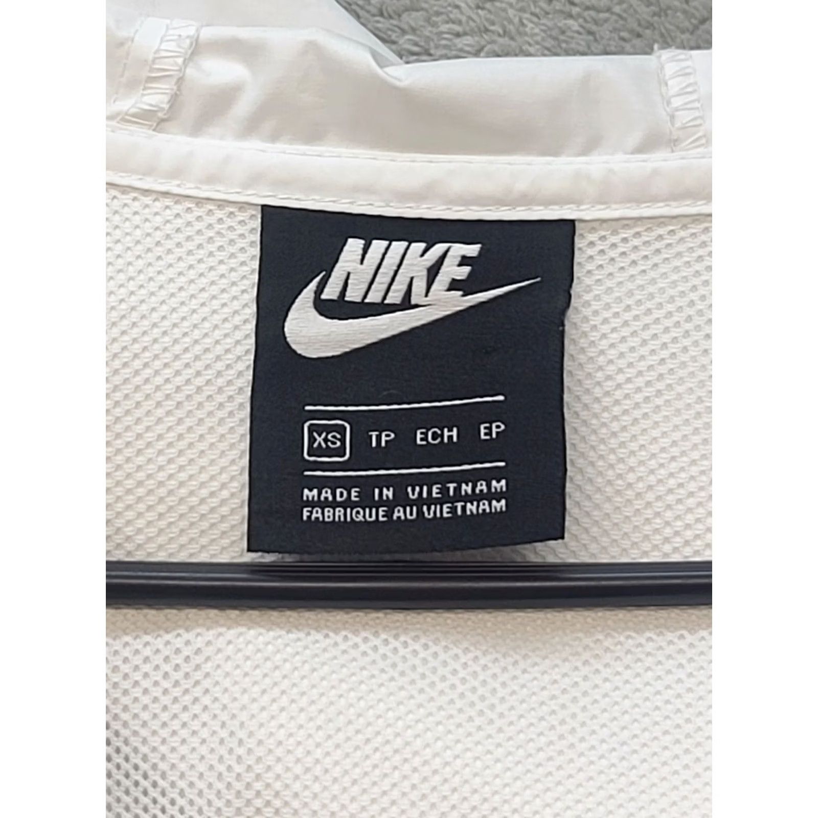 Nike VINTAGE Nike ACG Windbreaker Womens XS Running Track Jacket Hooded Athleisure Size XS / US 0-2 / IT 36-38 - 2 Thumbnail