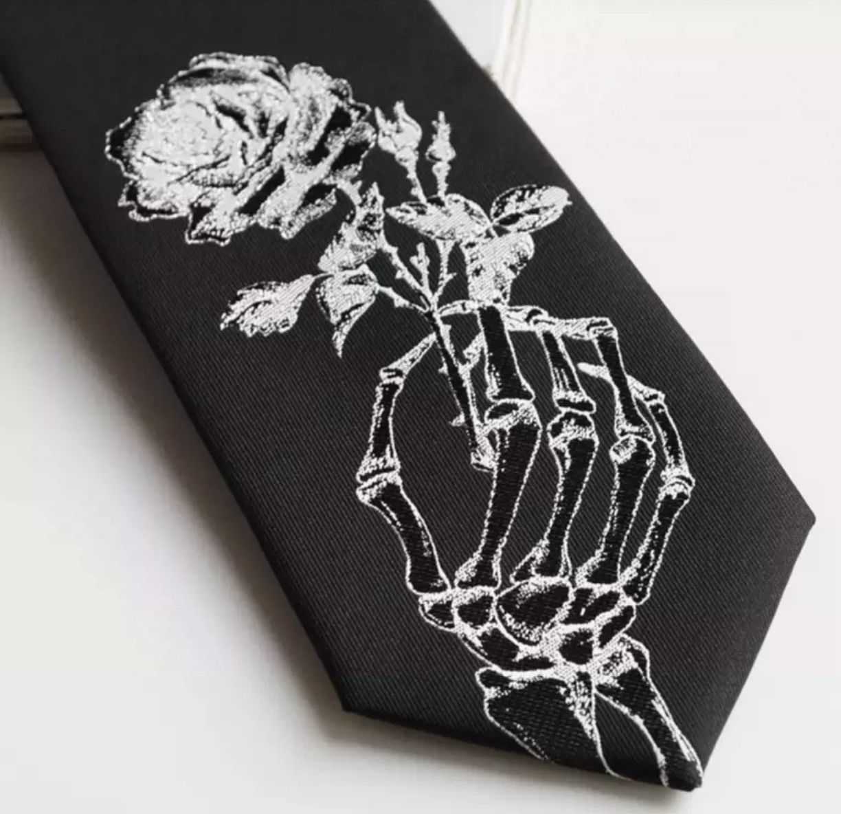 Japanese Brand × The Tie Bar Retro punk rock skeleton rose embroidered neck tie Size ONE SIZE - 3 Thumbnail