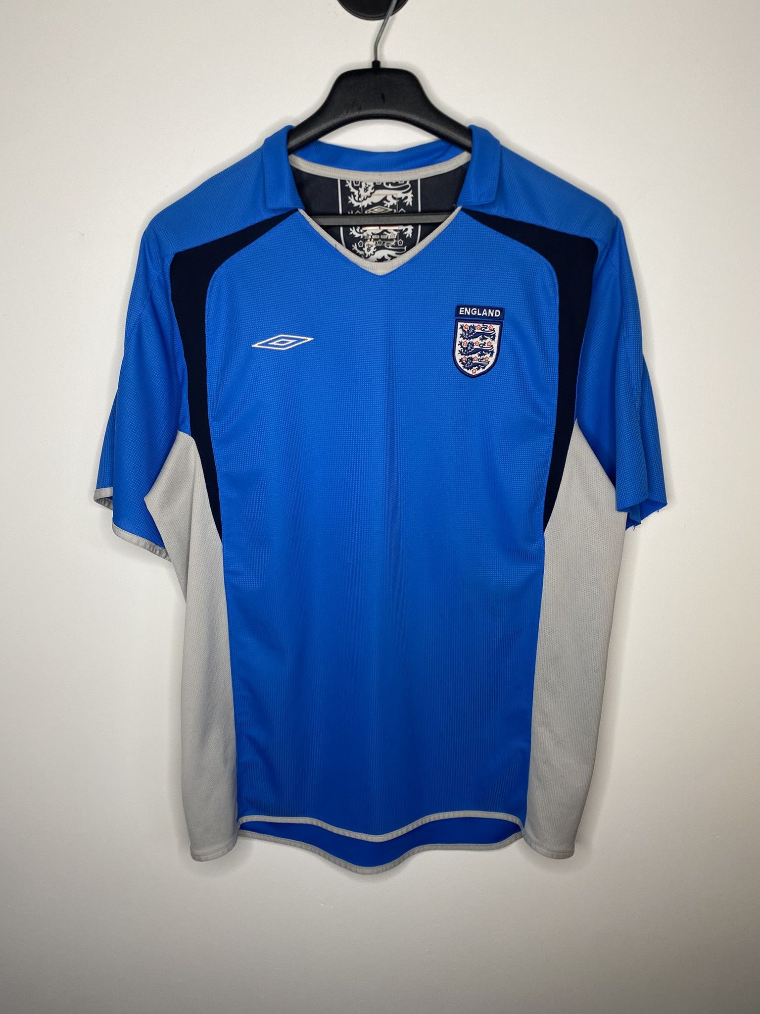 Umbro ENGLAND TEAM 2004 2006 TRAINING FOOTBALL SHIRT SOCCER JERSEY Size US L / EU 52-54 / 3 - 1 Thumbnail