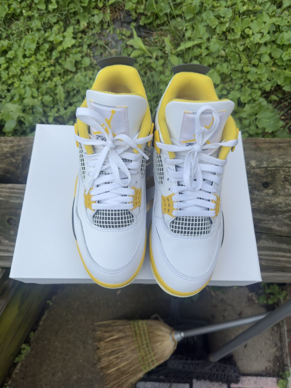 Jordan Brand Air Jordan 4 Retro Vivid Sulfur Size US 10.5 / EU 43-44 - 7 Thumbnail