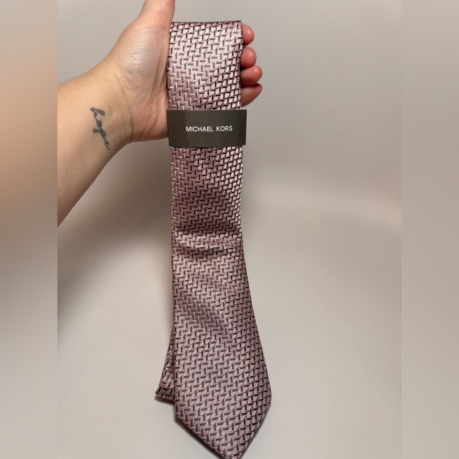 Michael Kors Michael Kors Pink & Grey Tie Designer Men’s Accessory Size ONE SIZE - 2 Thumbnail