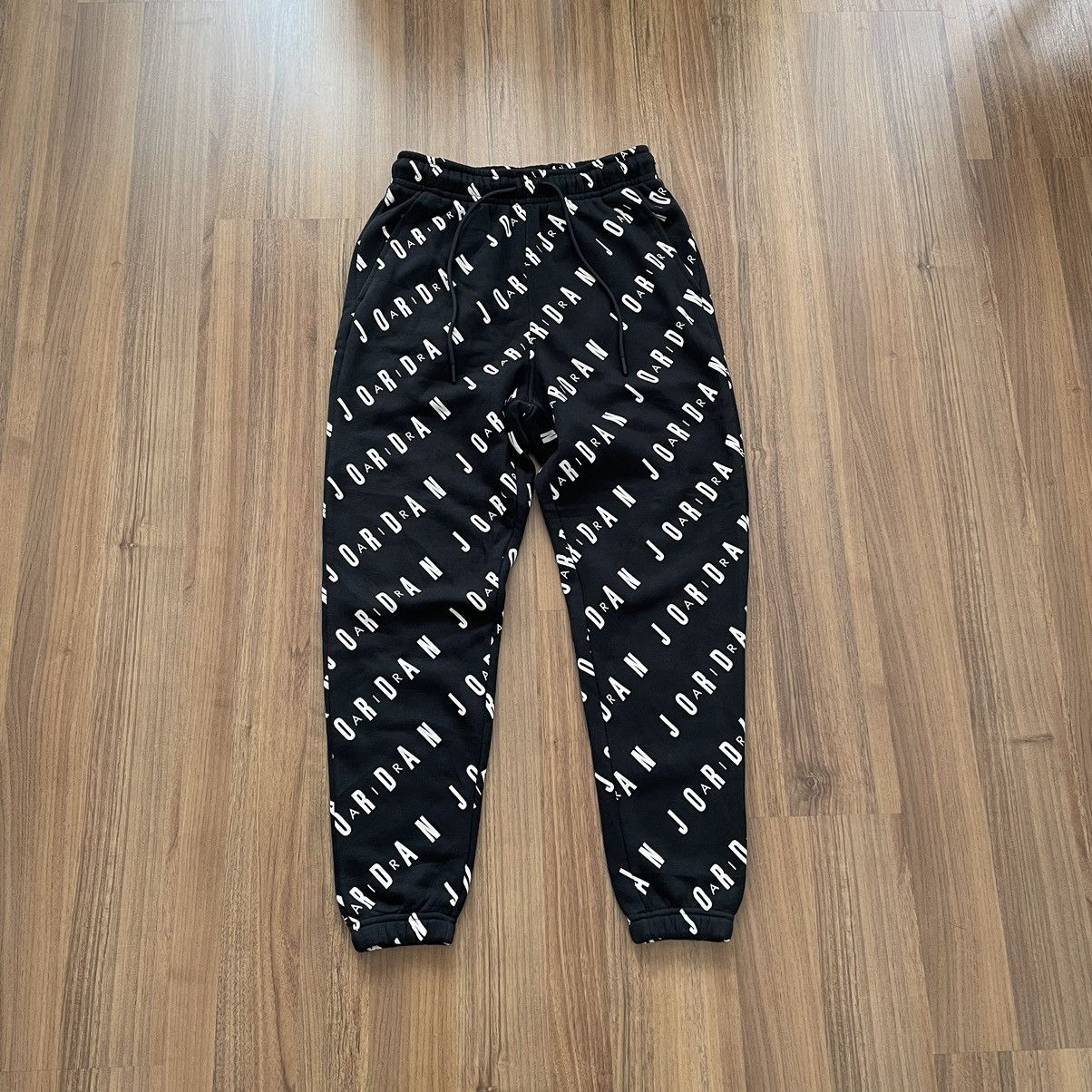 Jordan Brand Nike Air Jordan Sweatpants All Over Print Jogger Pants Size US 26 / EU 42 - 1 Thumbnail