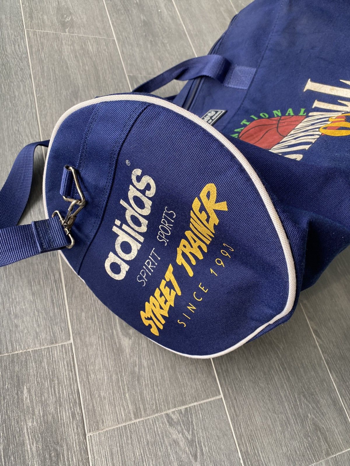 Adidas × Vintage Vintage 90’s Adidas International Streetball Duffle Bag Size ONE SIZE - 3 Thumbnail