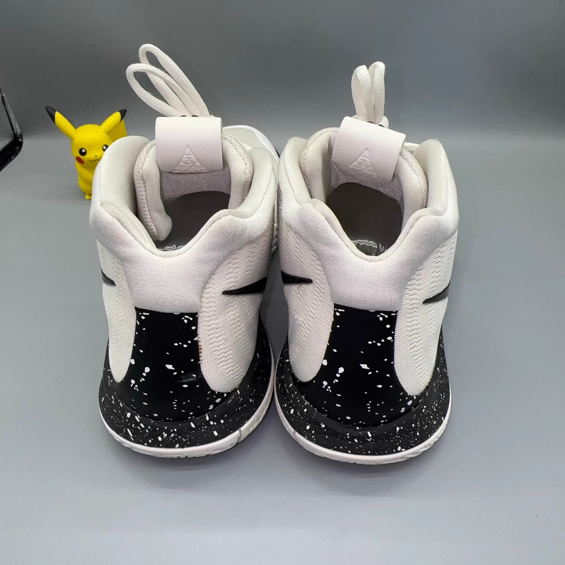 Nike Nike Kyrie 4 Black White Oreo 42.5 Size US 9.5 / EU 42-43 - 3 Thumbnail