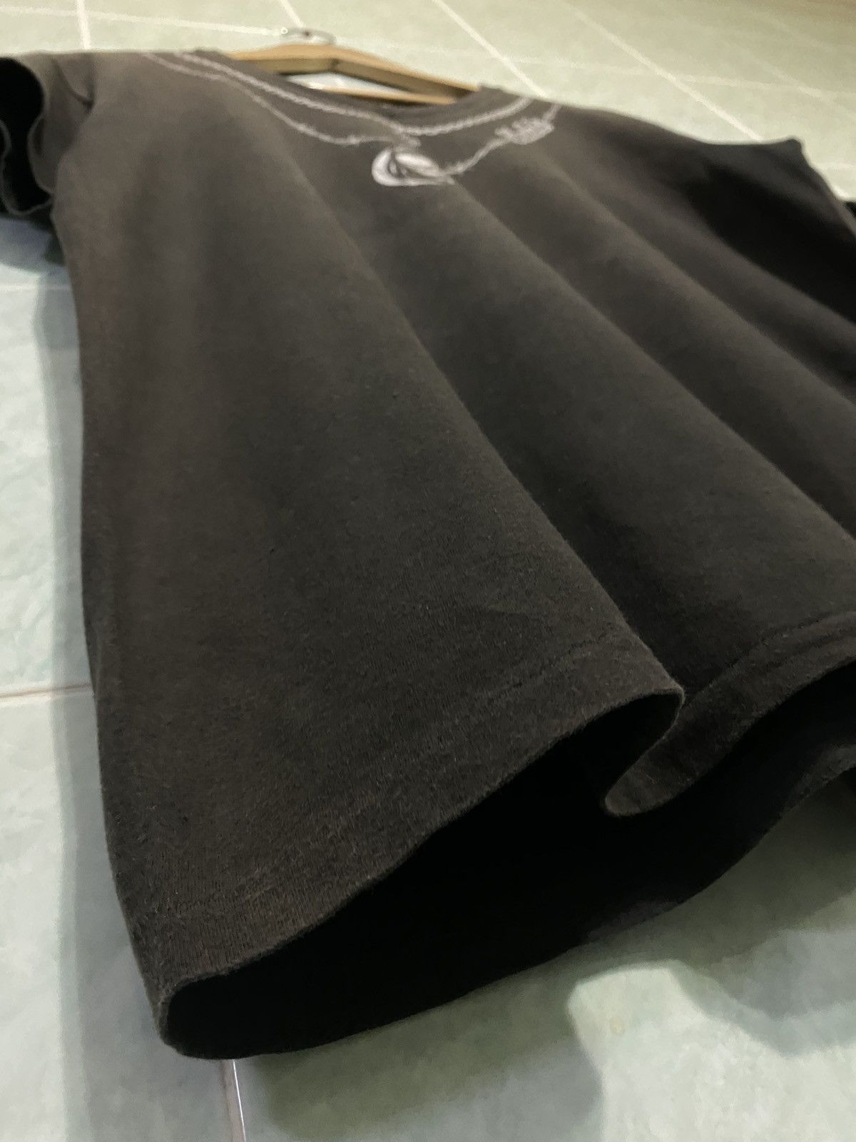 20471120 × Japanese Brand × Vintage VINTAGE SKULLSHIT CROSS CHAINS V COLLAR JAPAN TSHIRT Size US L / EU 52-54 / 3 - 5 Thumbnail