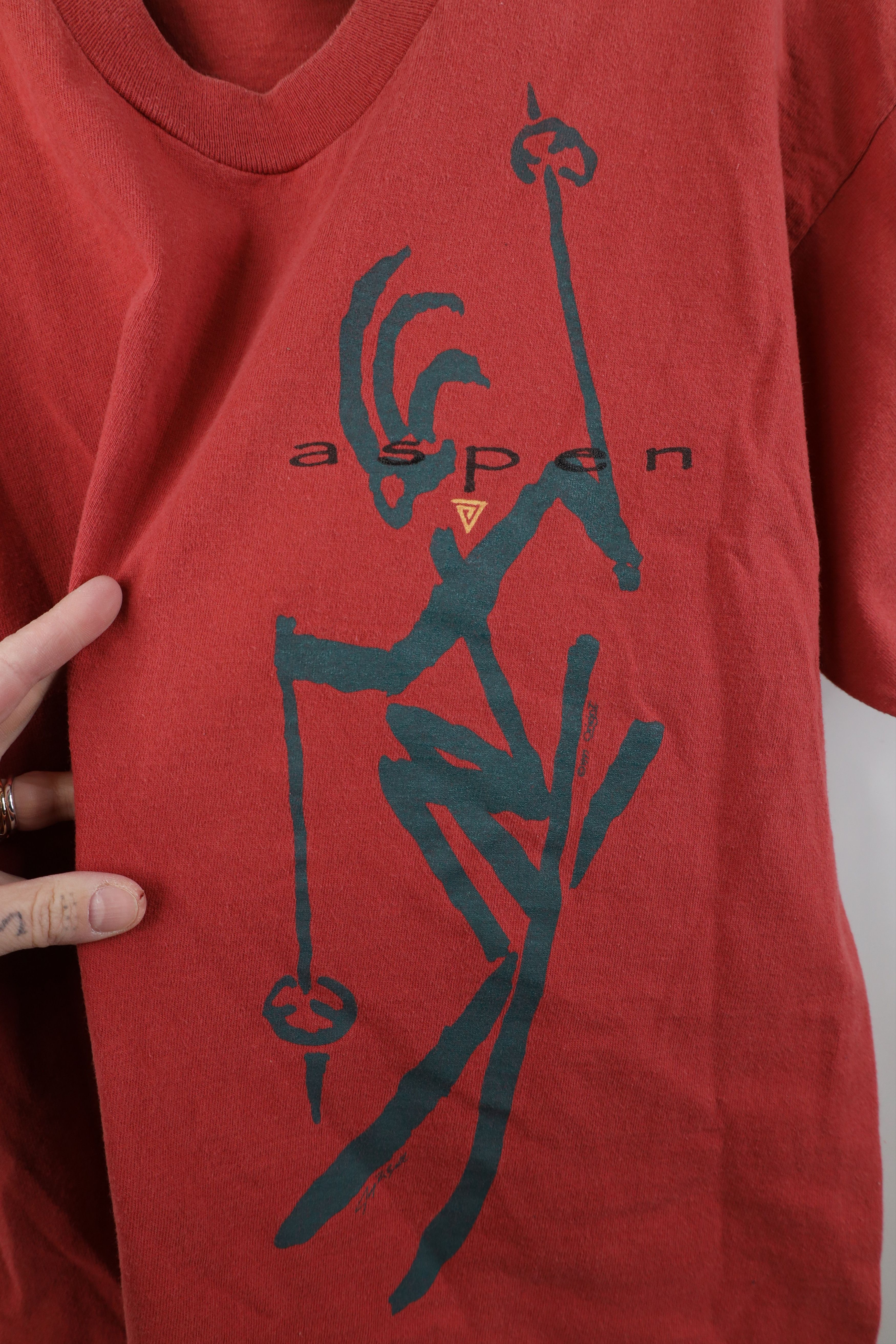 Vintage Vintage 90s Streetwear Kokopelli Aspen Skiing T-Shirt Red Size US L / EU 52-54 / 3 - 4 Thumbnail