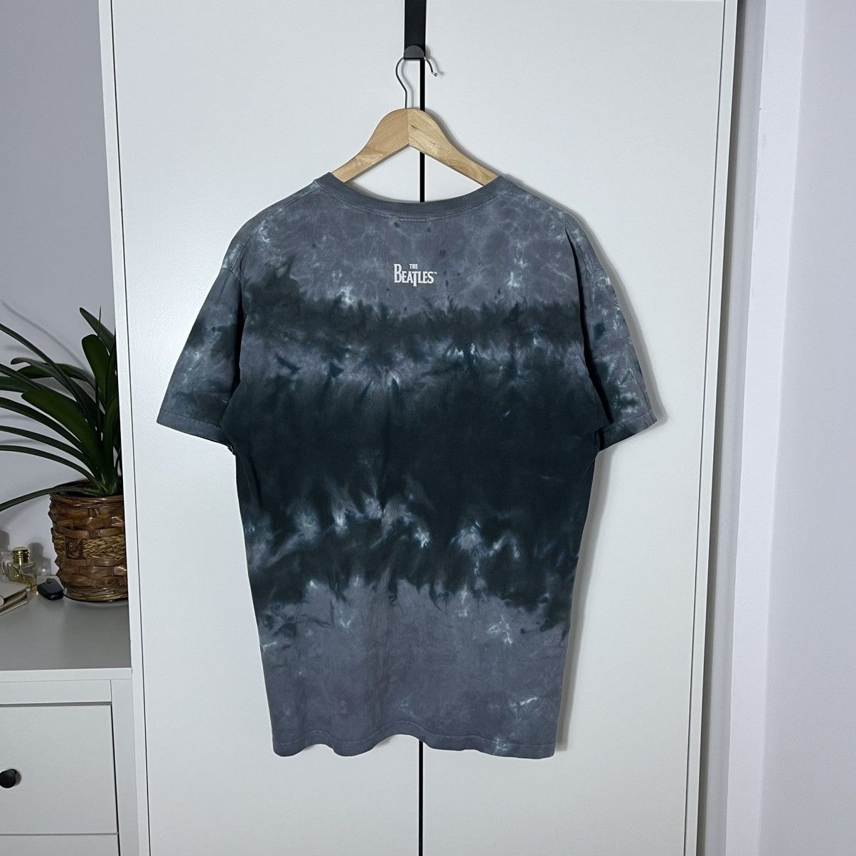 Liquid Blue Vintage The Beatles Abbey Road 2006 Tye Dye Tee Rock Band Size US L / EU 52-54 / 3 - 7 Thumbnail
