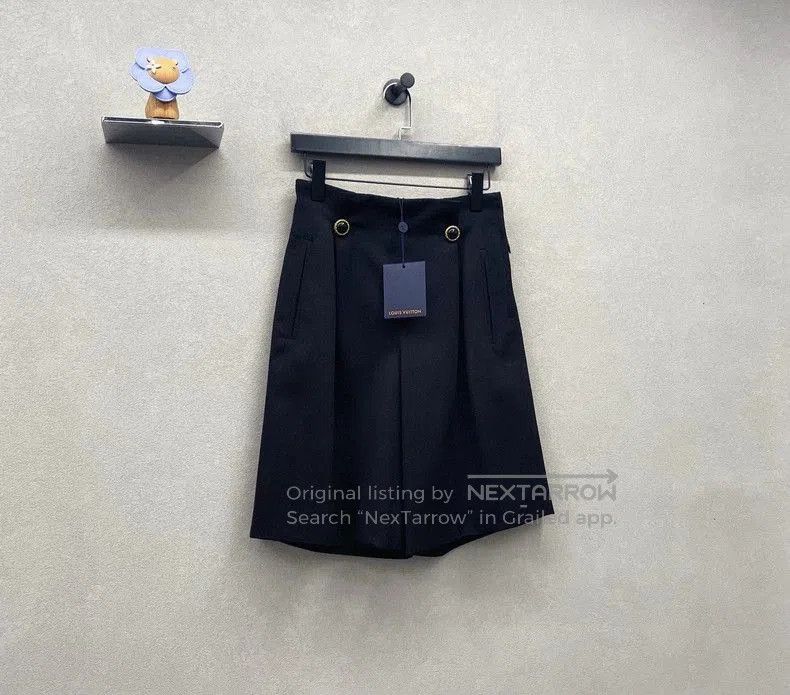 Louis Vuitton LV Solid Pleated Wool Shorts. Size US 34 / EU 50 - 4 Thumbnail