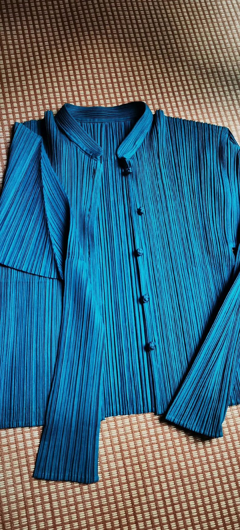 Issey Miyake Issey Miyake Blue button-up top Size M / US 6-8 / IT 42-44 - 2 Thumbnail