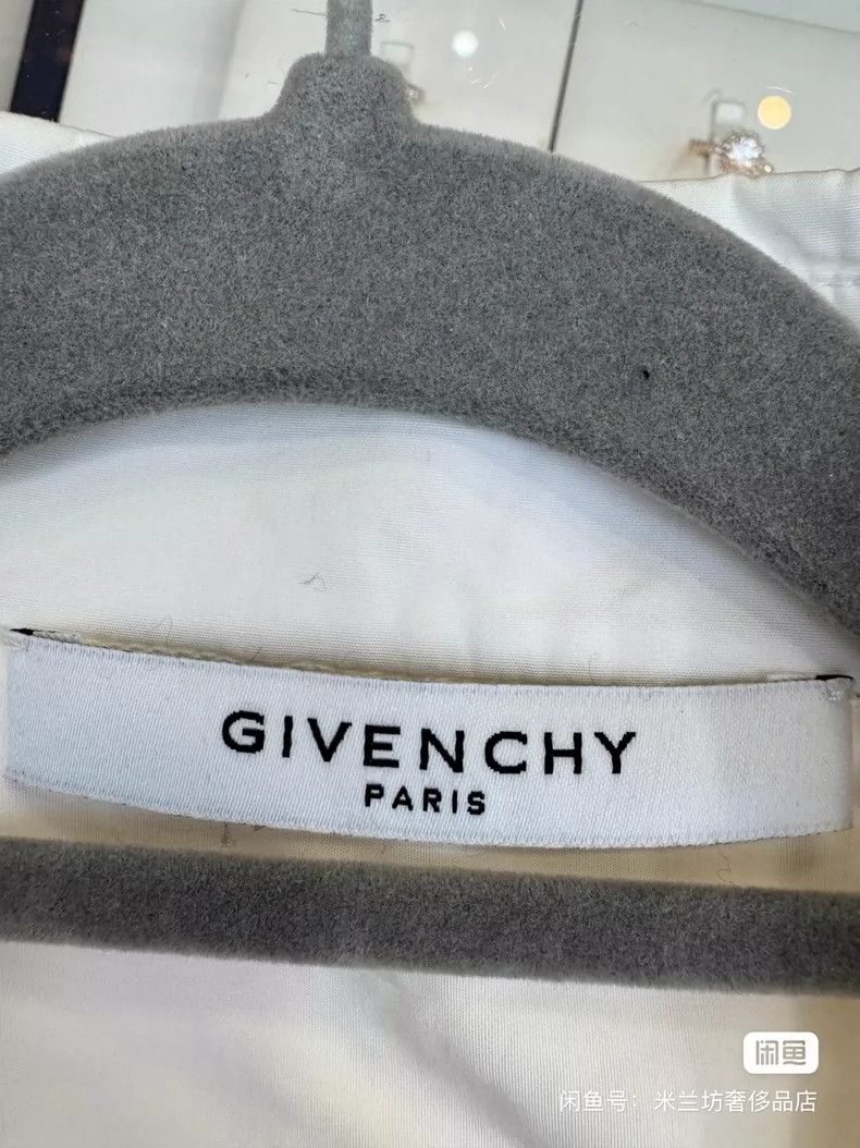 Givenchy Givenchy Size38 Simple White T-shirt Size: 38 Size US M / EU 48-50 / 2 - 3 Thumbnail