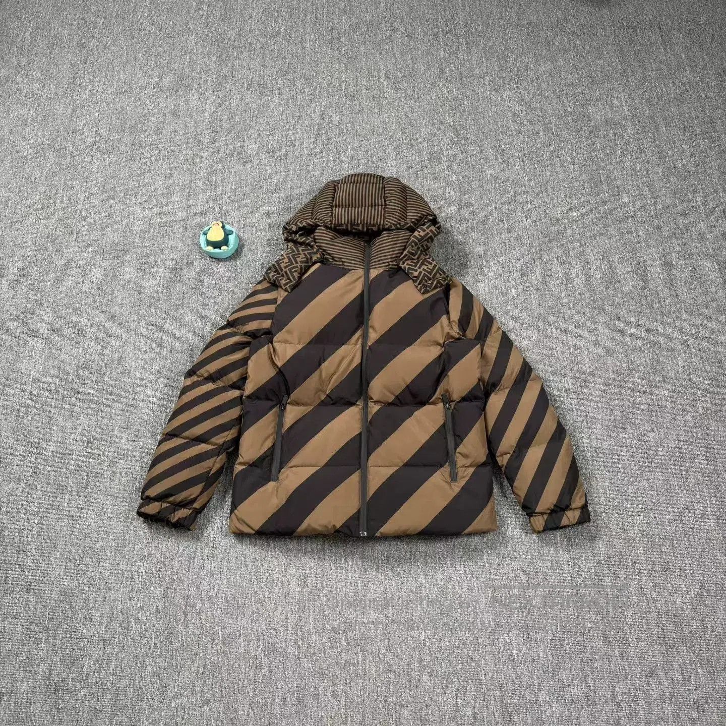 Fendi Fendi Reversible Monogram Print Down Jacket. Size L / US 10 / IT 46 - 3 Thumbnail