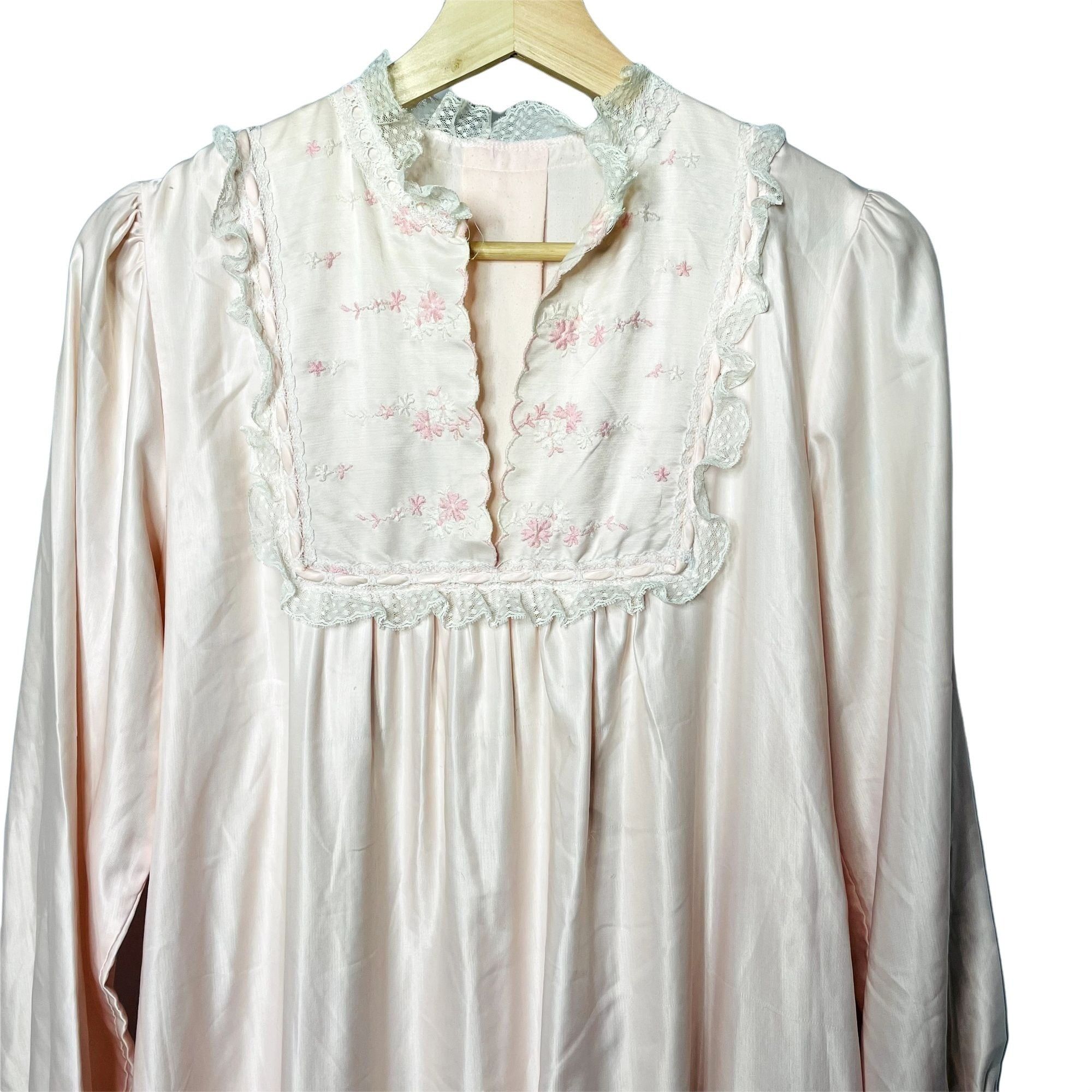 Other Vintage Pink Satin Long Nightgown Modest Sleepware Embroider Size L / US 10 / IT 46 - 3 Thumbnail